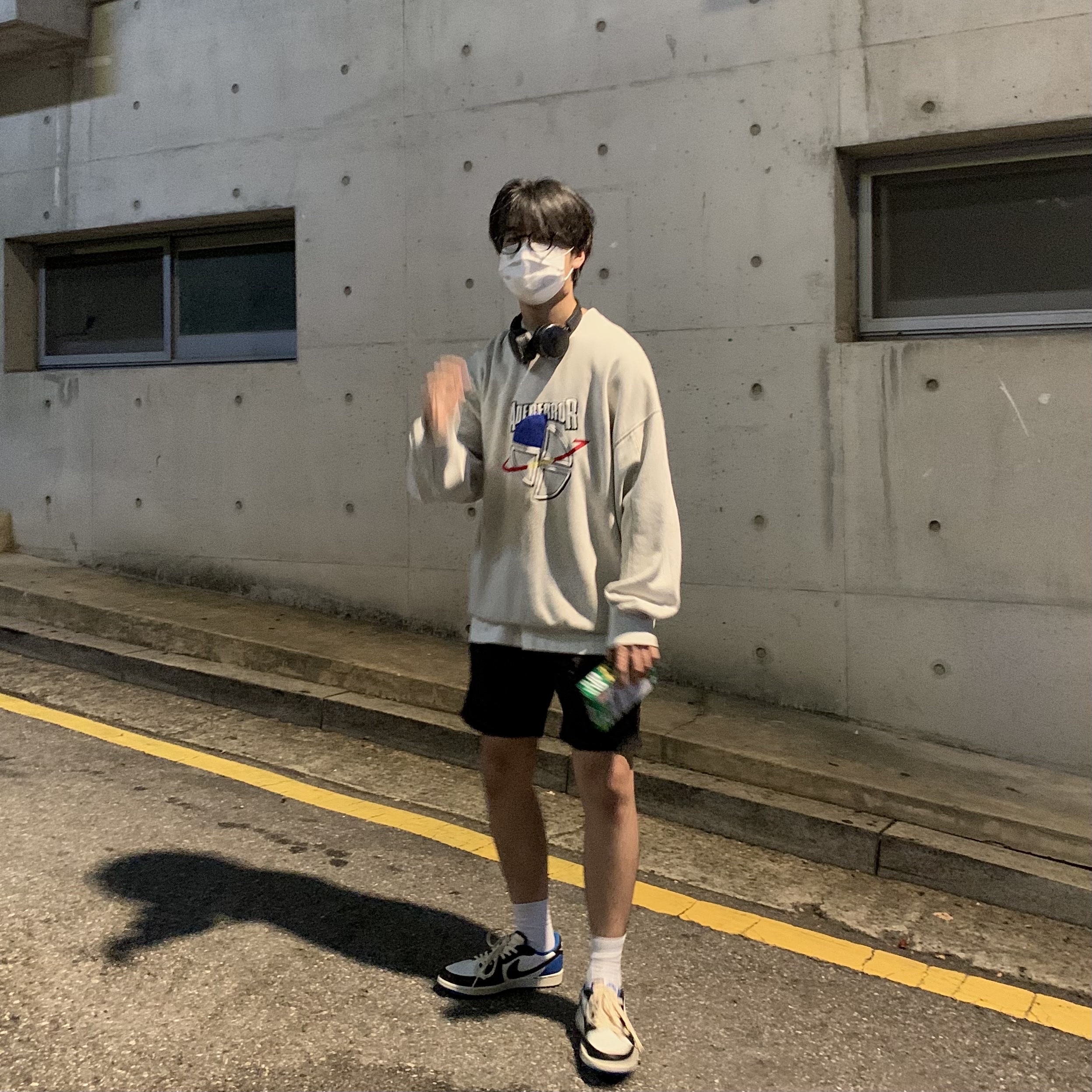 Jordan 1 x Travis Scott x Fragment Retro Low OG SP Military Blue 착용 스타일
