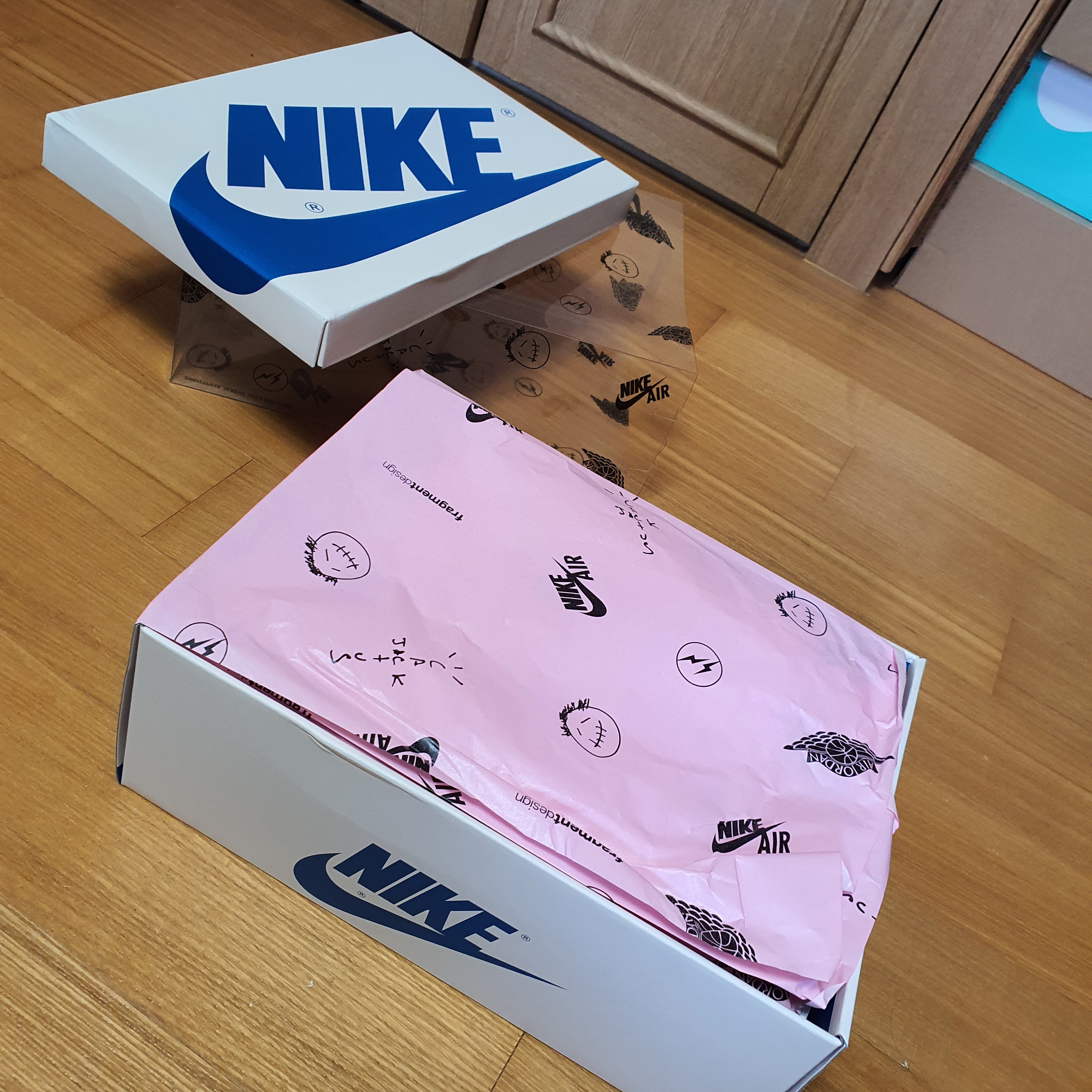 Jordan 1 x Travis Scott x Fragment Retro Low OG SP Military Blue 착용 스타일 - 2