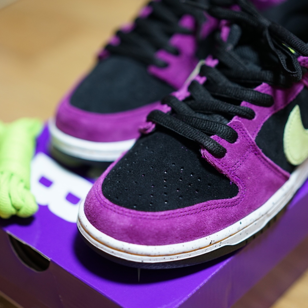 Nike SB Dunk Low Pro Red Plum 착용 스타일 - 2