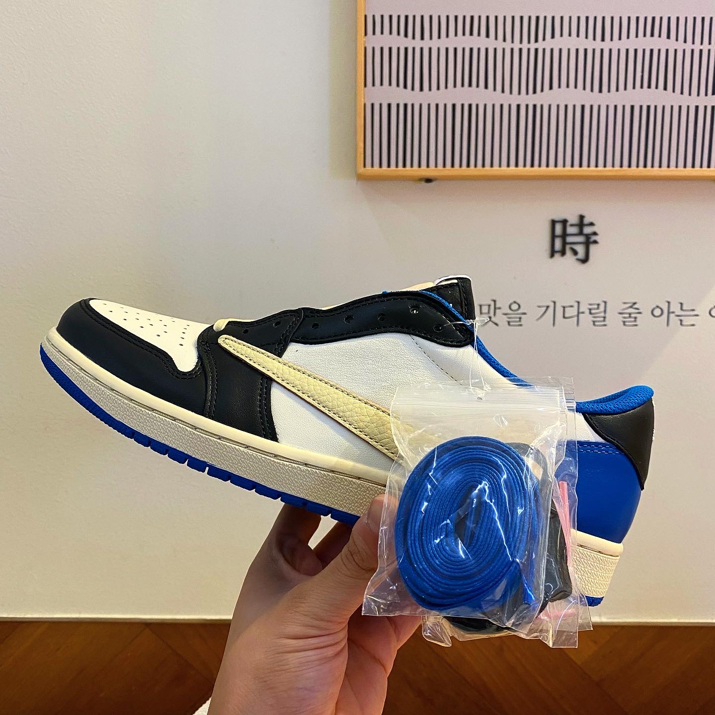 Jordan 1 x Travis Scott x Fragment Retro Low OG SP Military Blue 착용 스타일 - 2