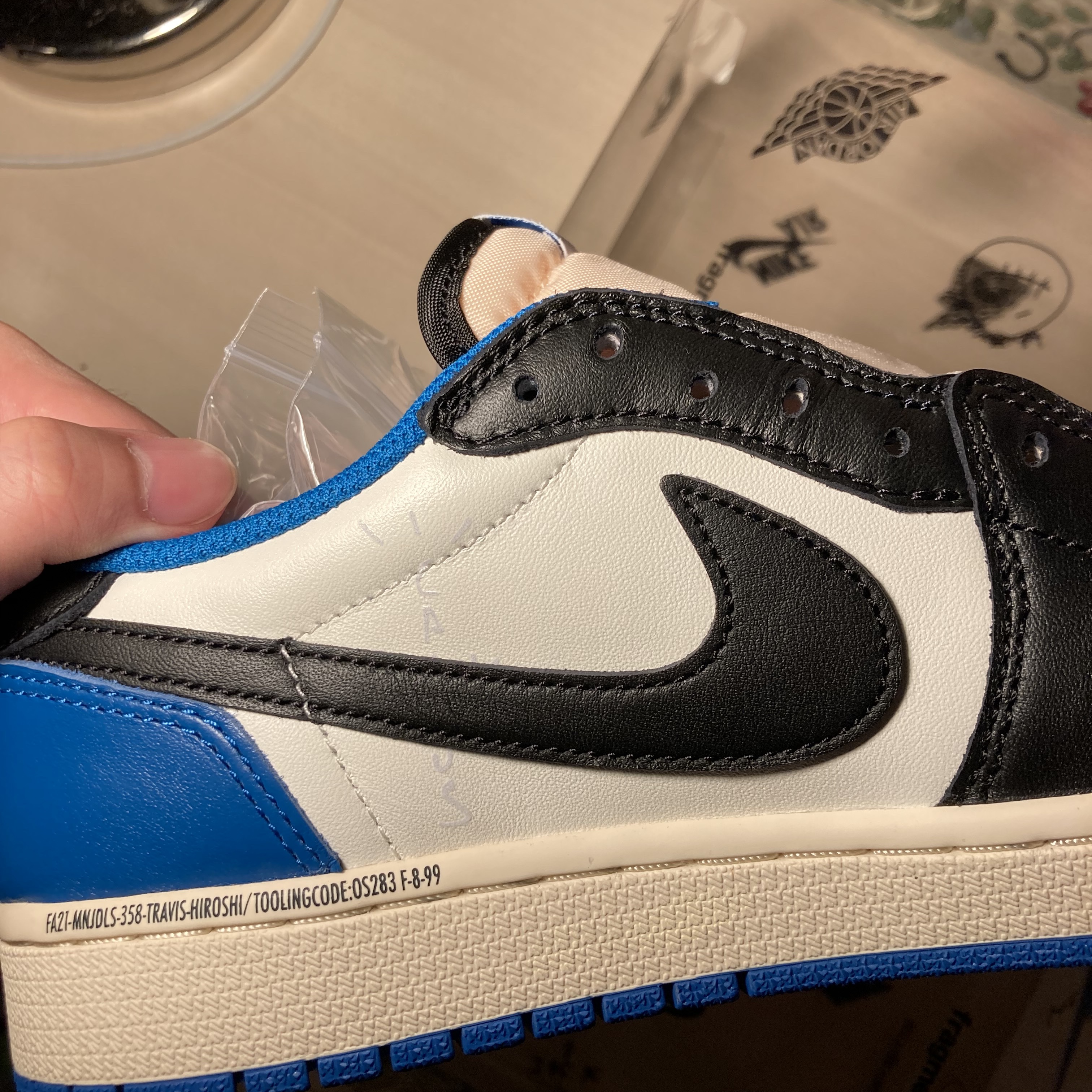 Jordan 1 x Travis Scott x Fragment Retro Low OG SP Military Blue 착용 스타일 - 4