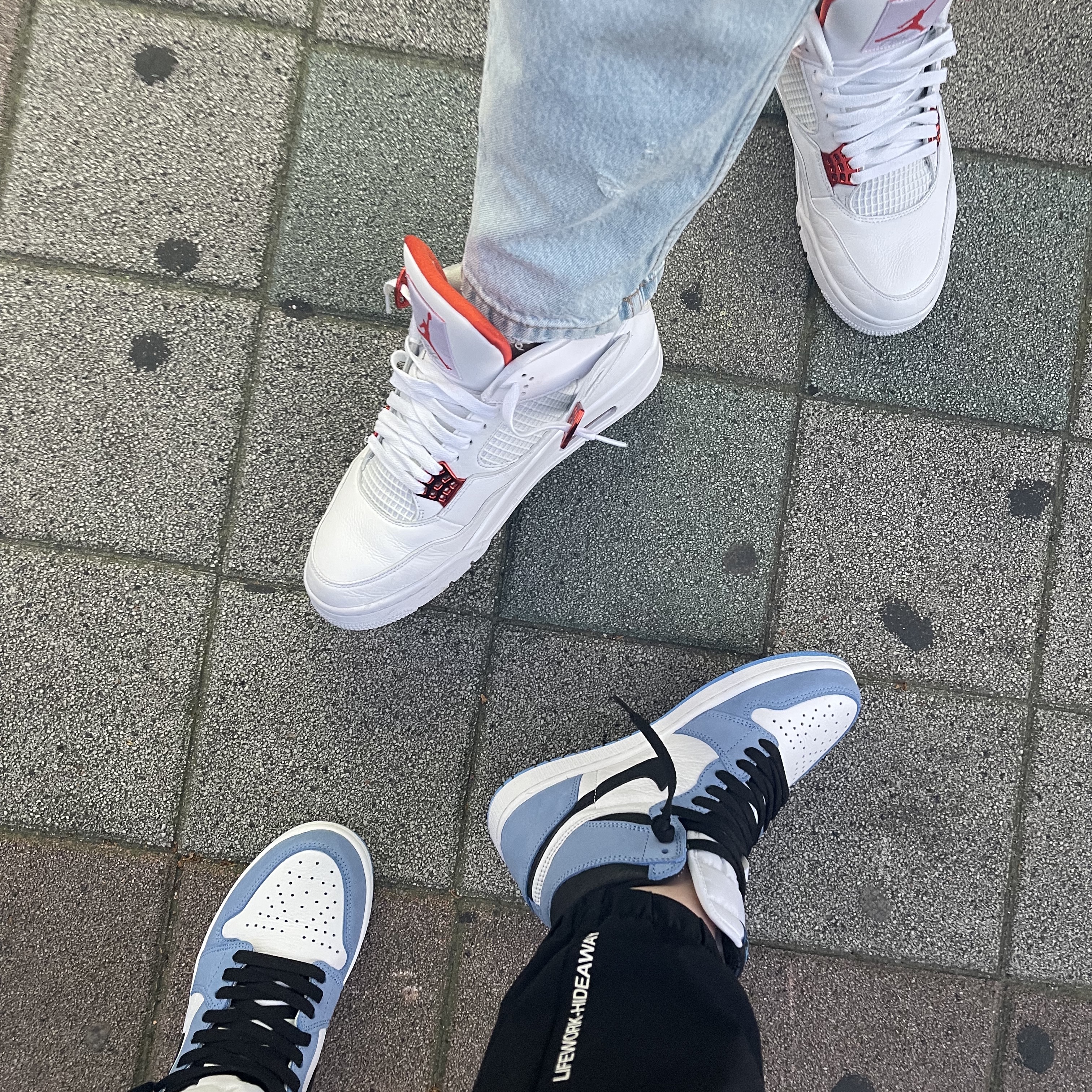 Jordan 1 Retro High OG University Blue, Jordan 4 Retro Orange Metallic 착용 스타일 - 1