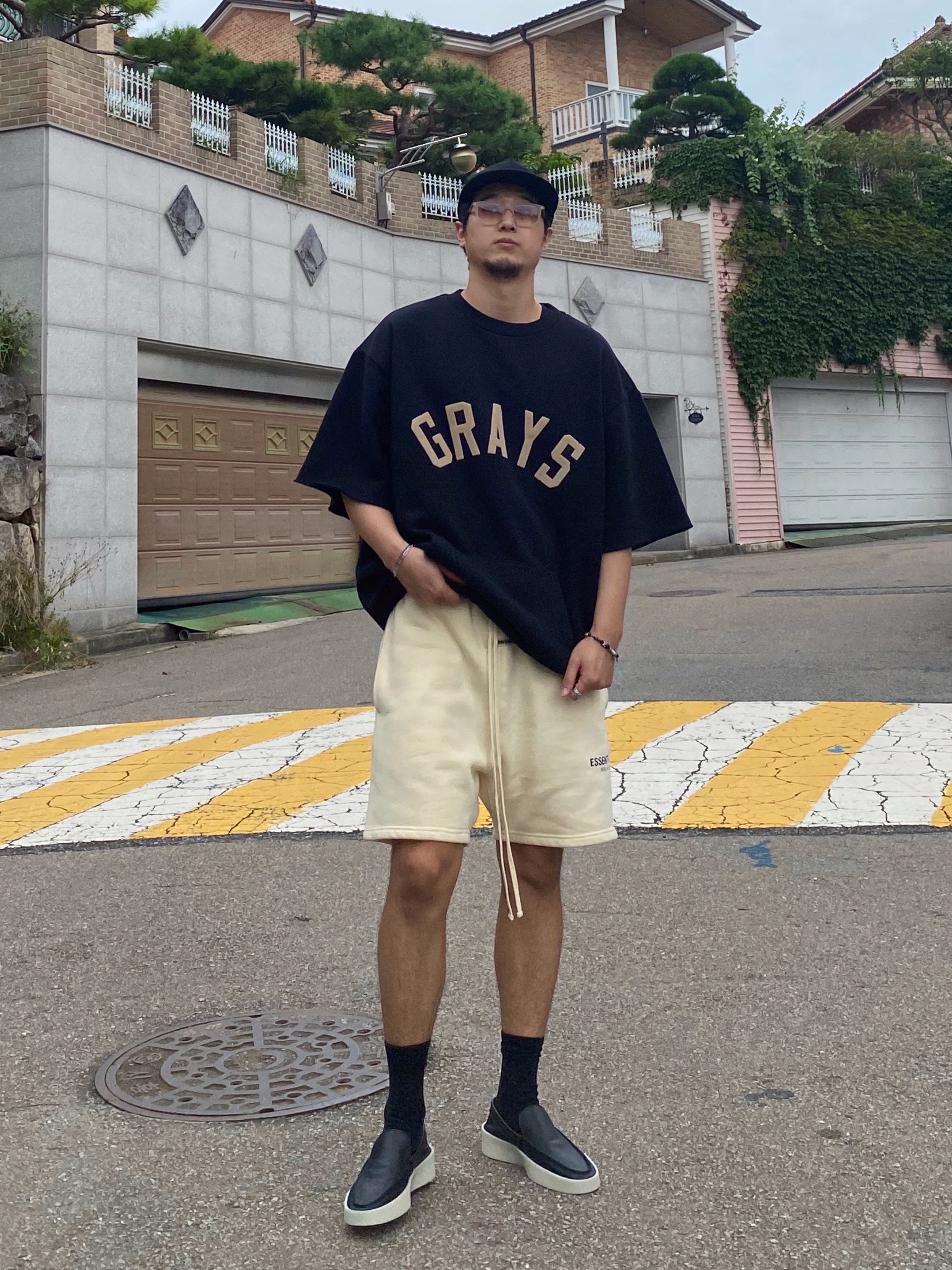 Essentials Fleece Shorts Buttercream - 20SS 착용 스타일