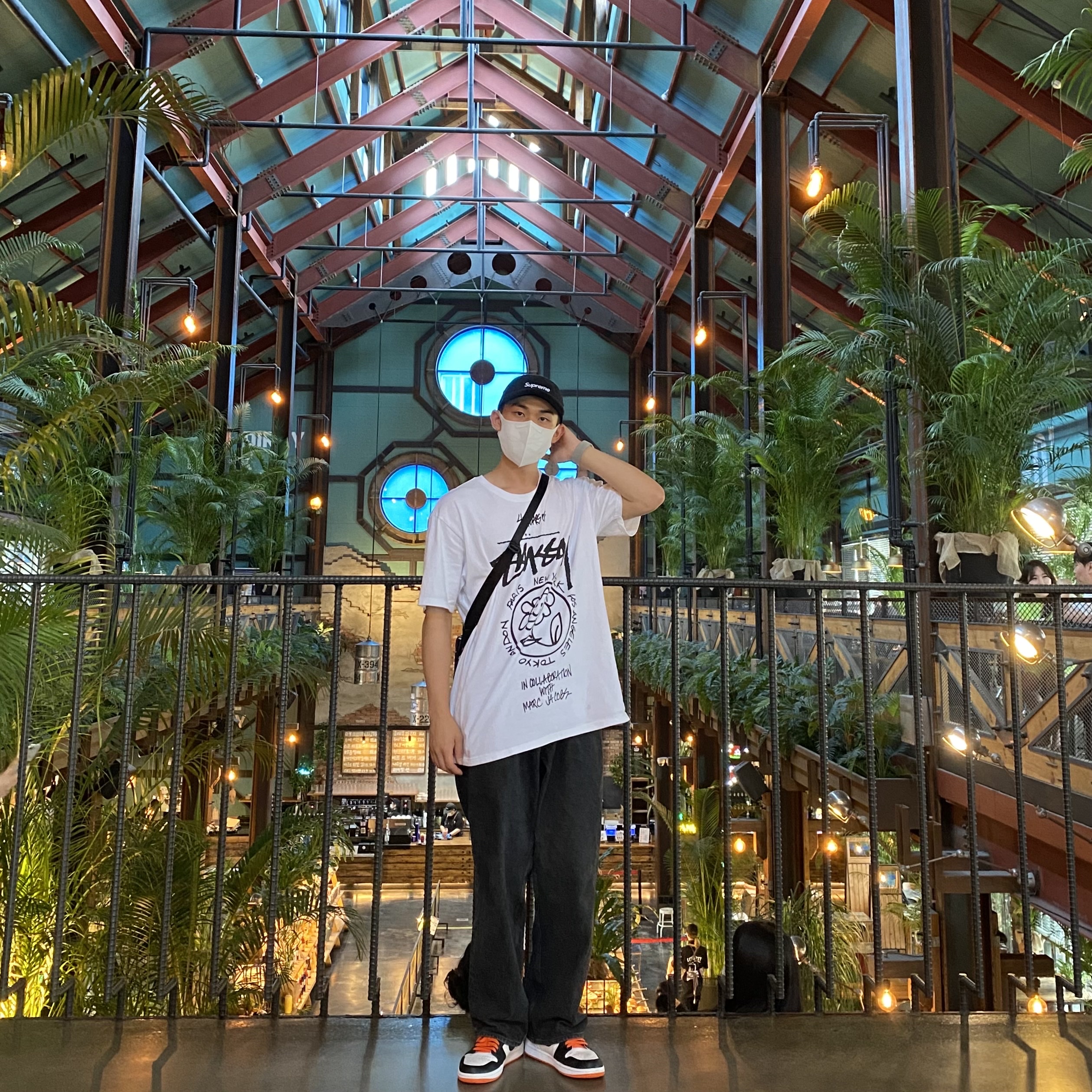 Supreme x Barbour Waxed Cotton Camp Cap Black - 20SS, Stussy x Marc Jacobs 40 WT T-Shirt 착용 스타일