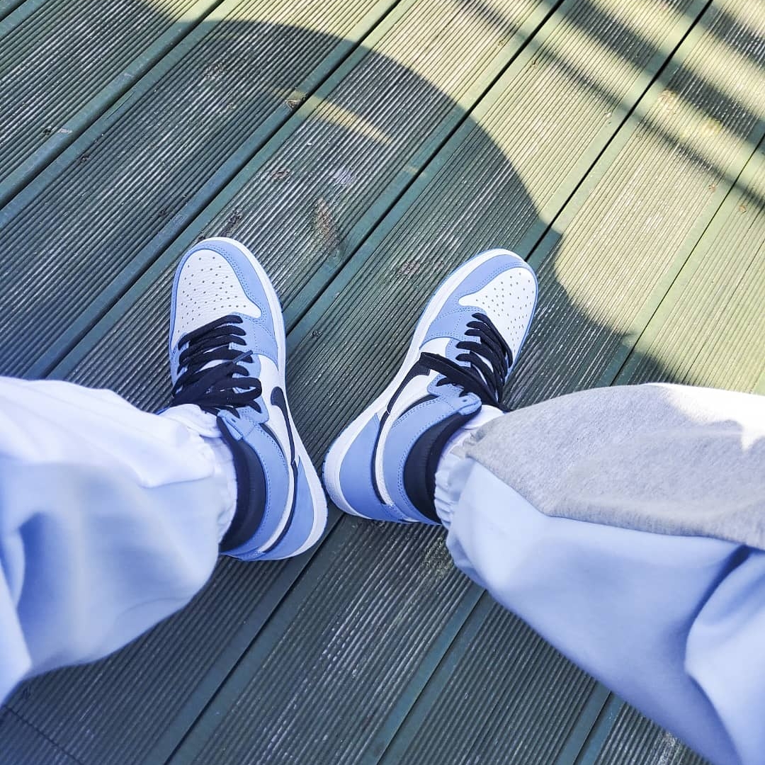Jordan 1 Retro High OG University Blue 착용 스타일 - 1