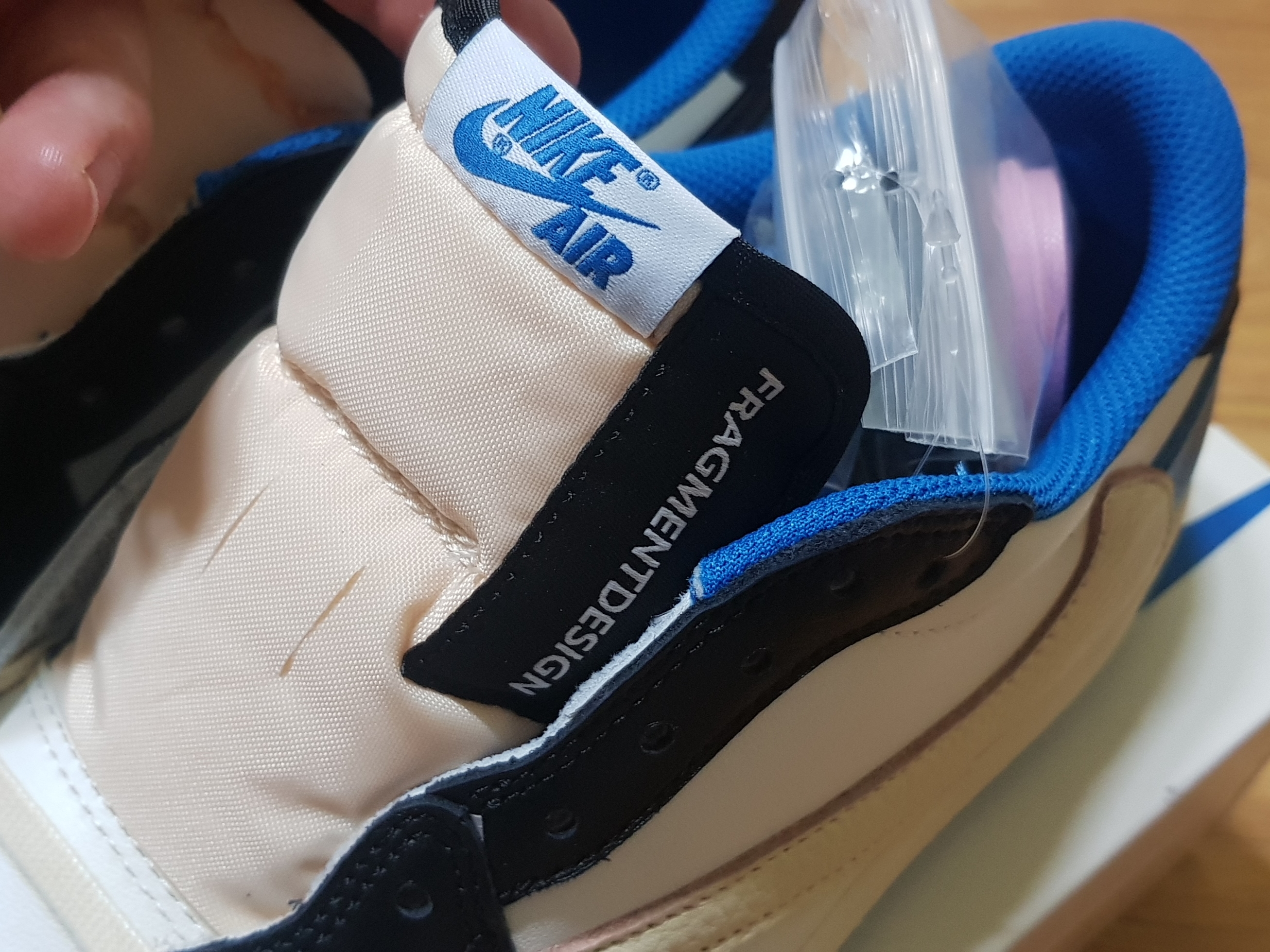 Jordan 1 x Travis Scott x Fragment Retro Low OG SP Military Blue 착용 스타일 - 3