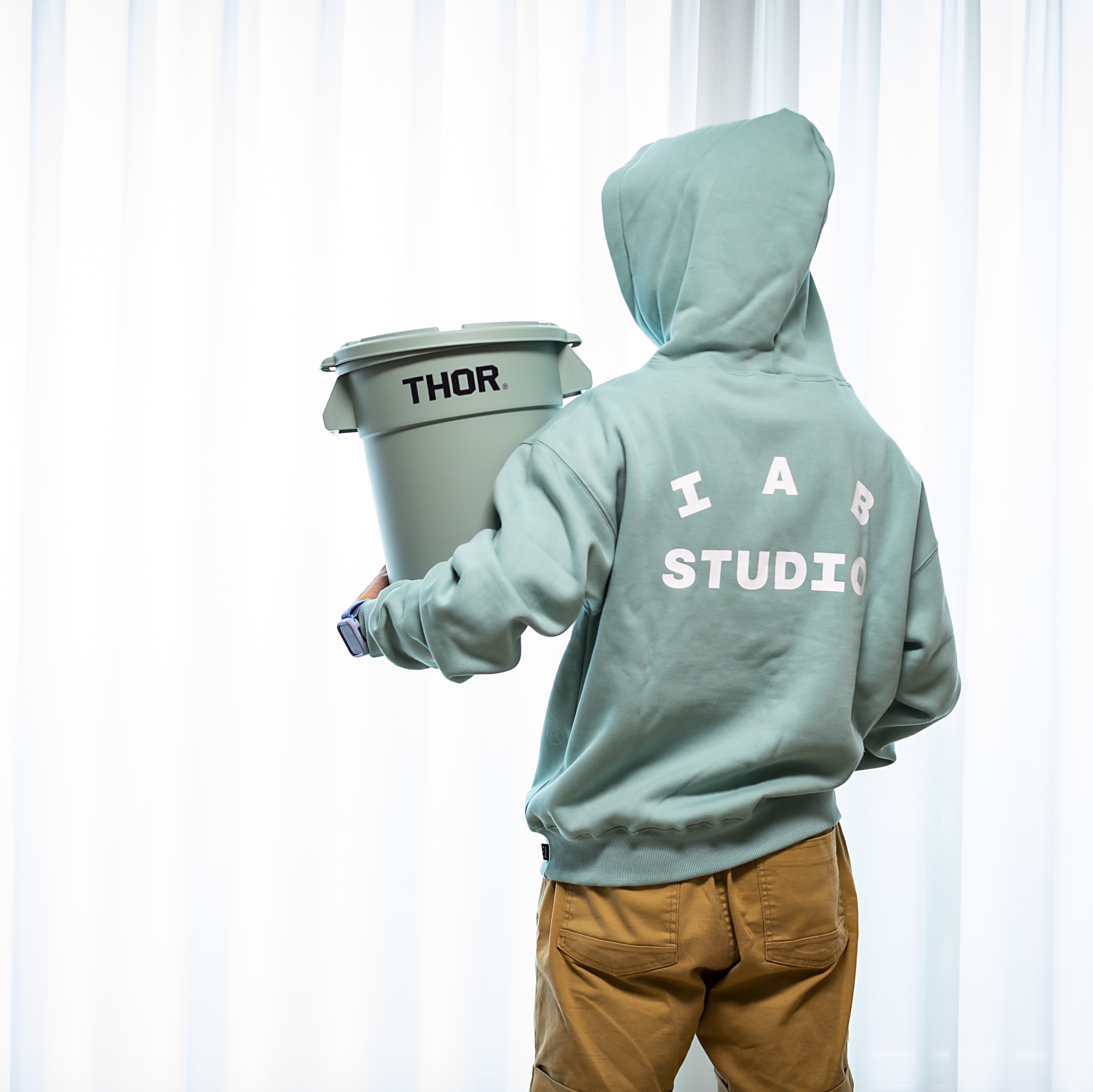 IAB Studio x Thor Set Ash Green 착용 스타일 - 1