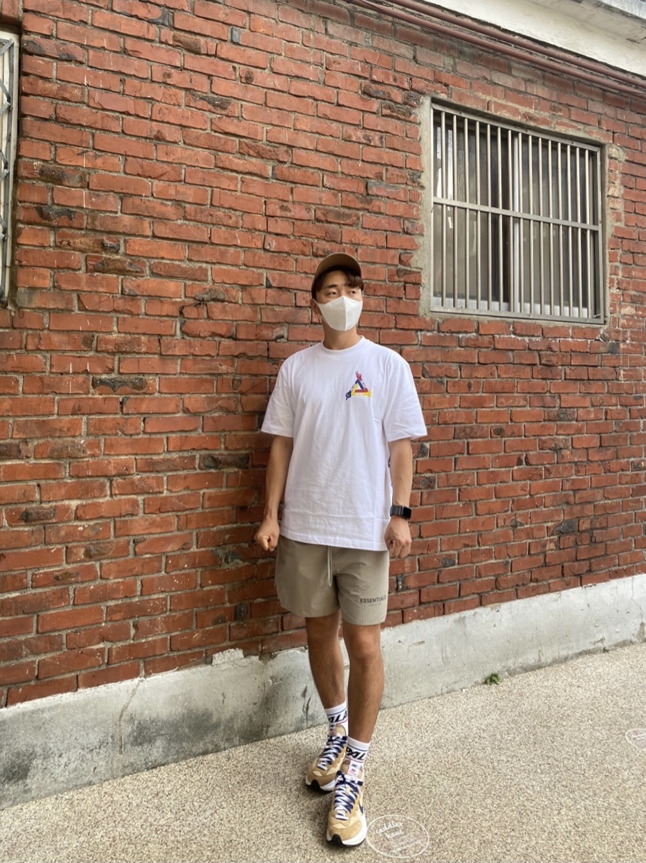 Palace JCDC Tri-Ferg T-Shirt White - 19SS, Nike x Sacai VaporWaffle Sesame and Blue Void 착용 스타일