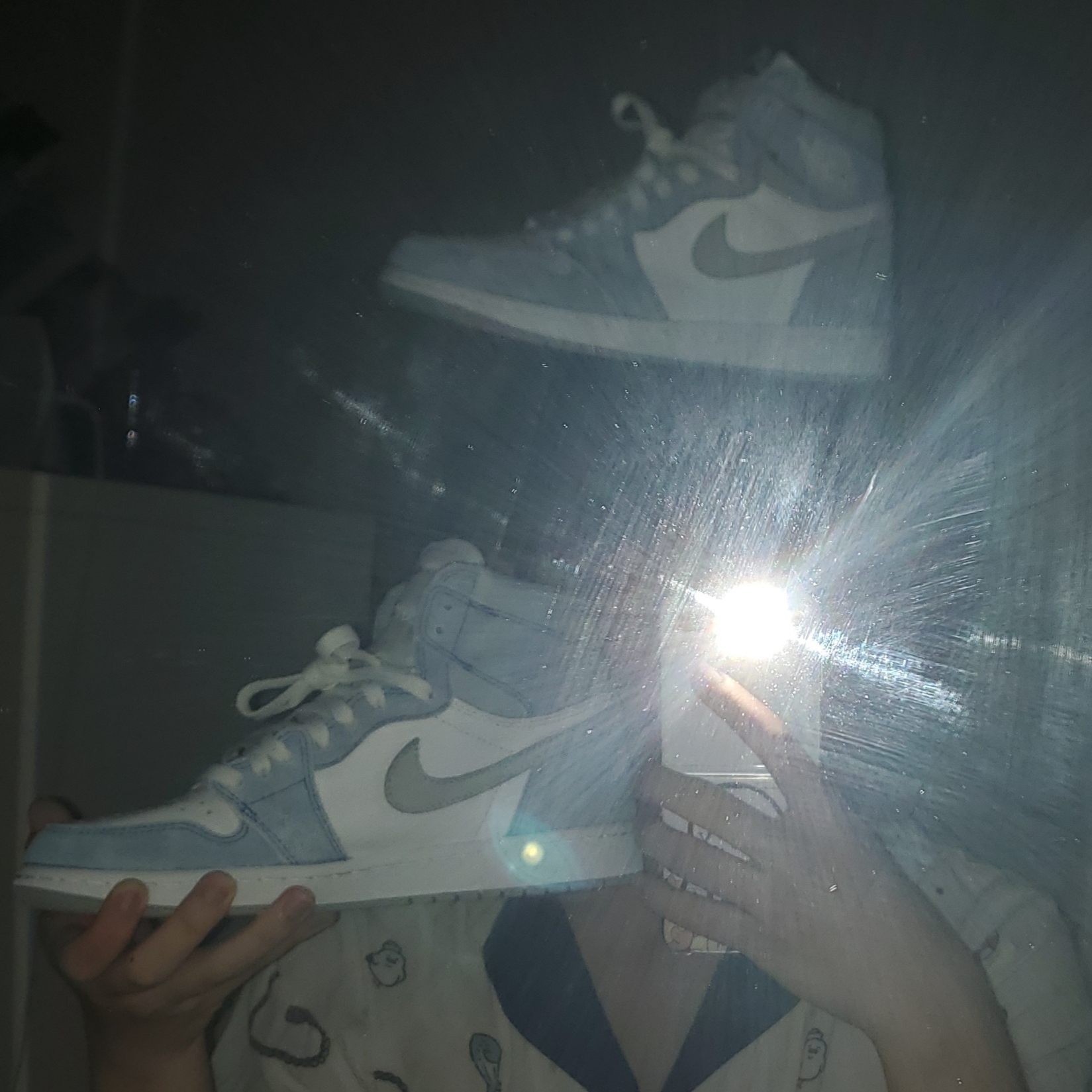 Jordan 1 Retro High OG Hyper Royal 착용 스타일 - 4