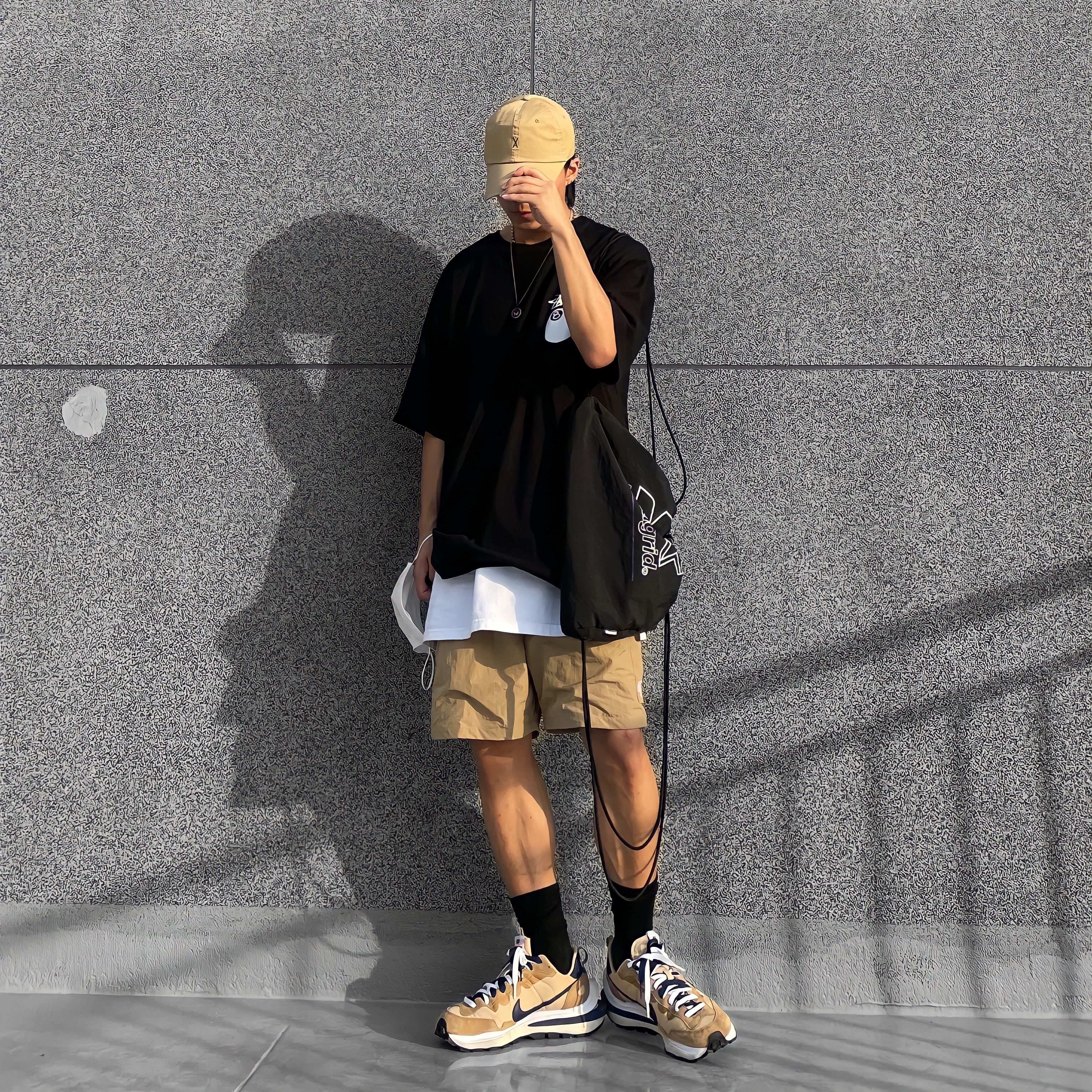 Nike x Sacai VaporWaffle Sesame and Blue Void 착용 스타일