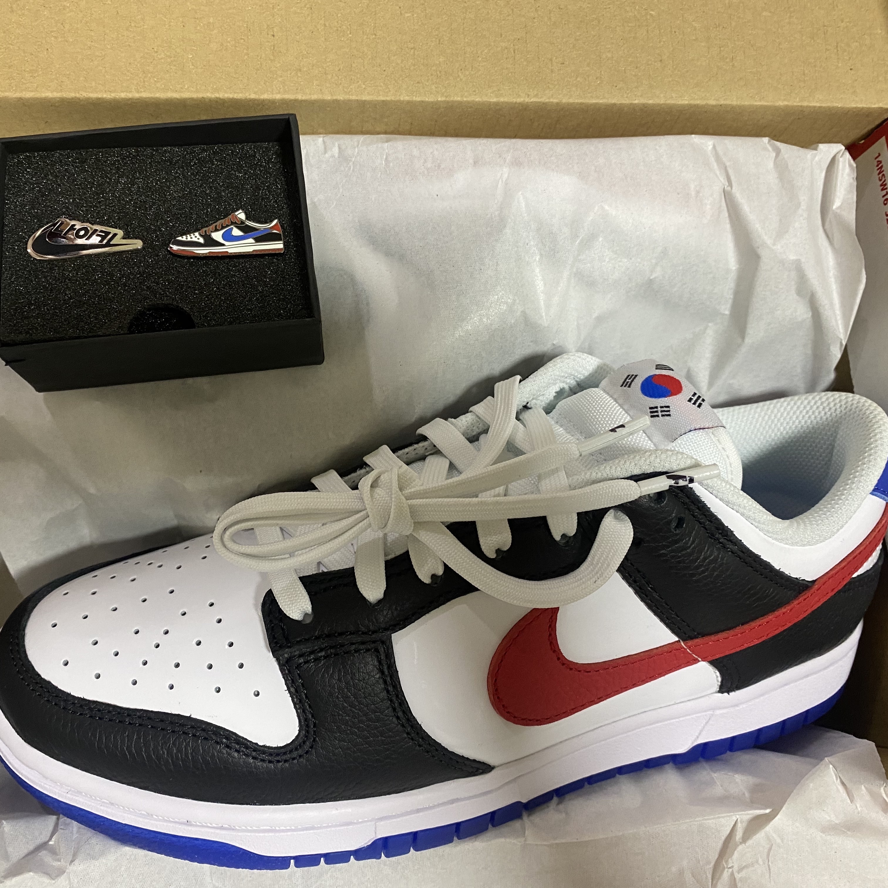 Nike Dunk Low SE Seoul (With Special Gift) 착용 스타일