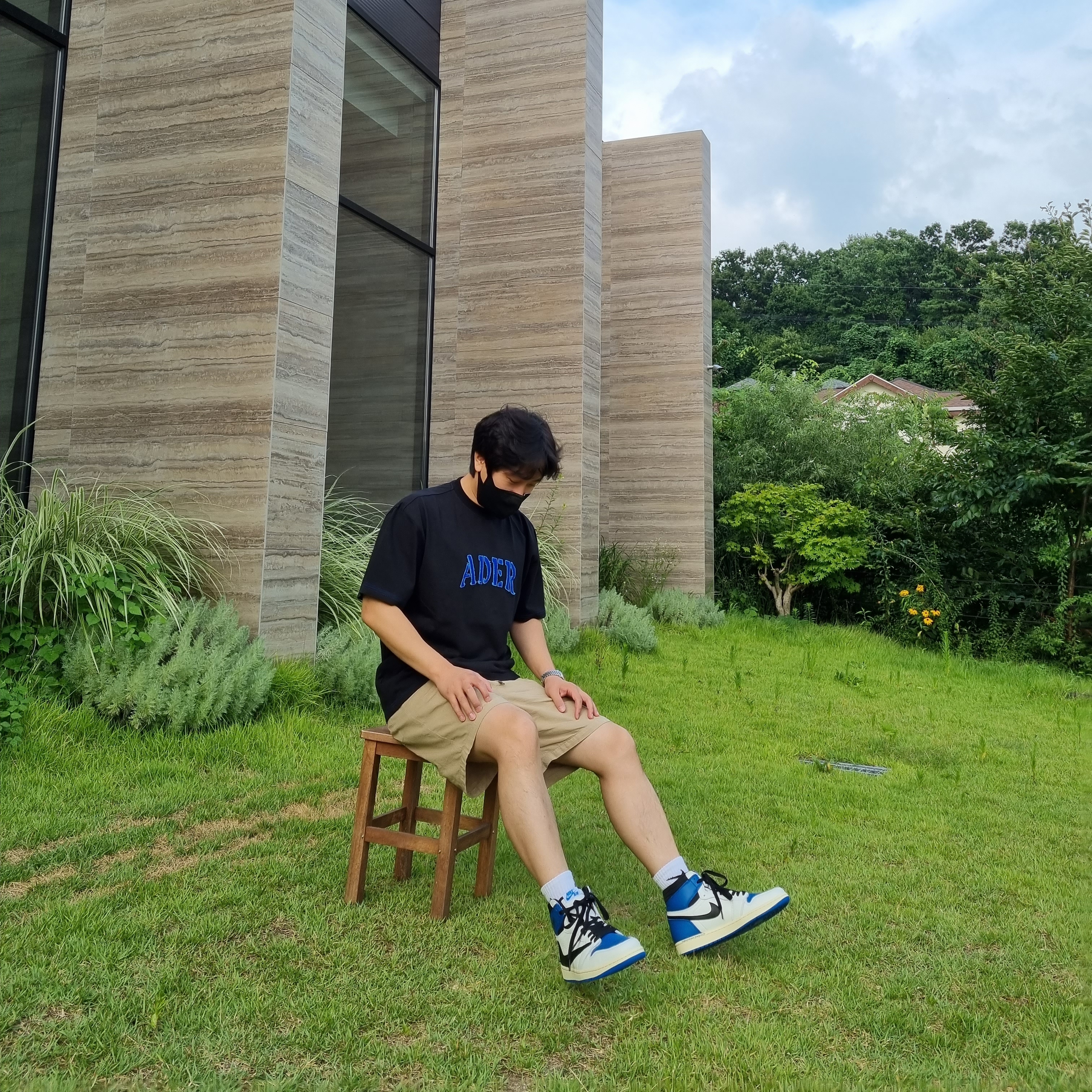 Jordan 1 x Travis Scott x Fragment Retro High OG SP Military Blue 착용 스타일
