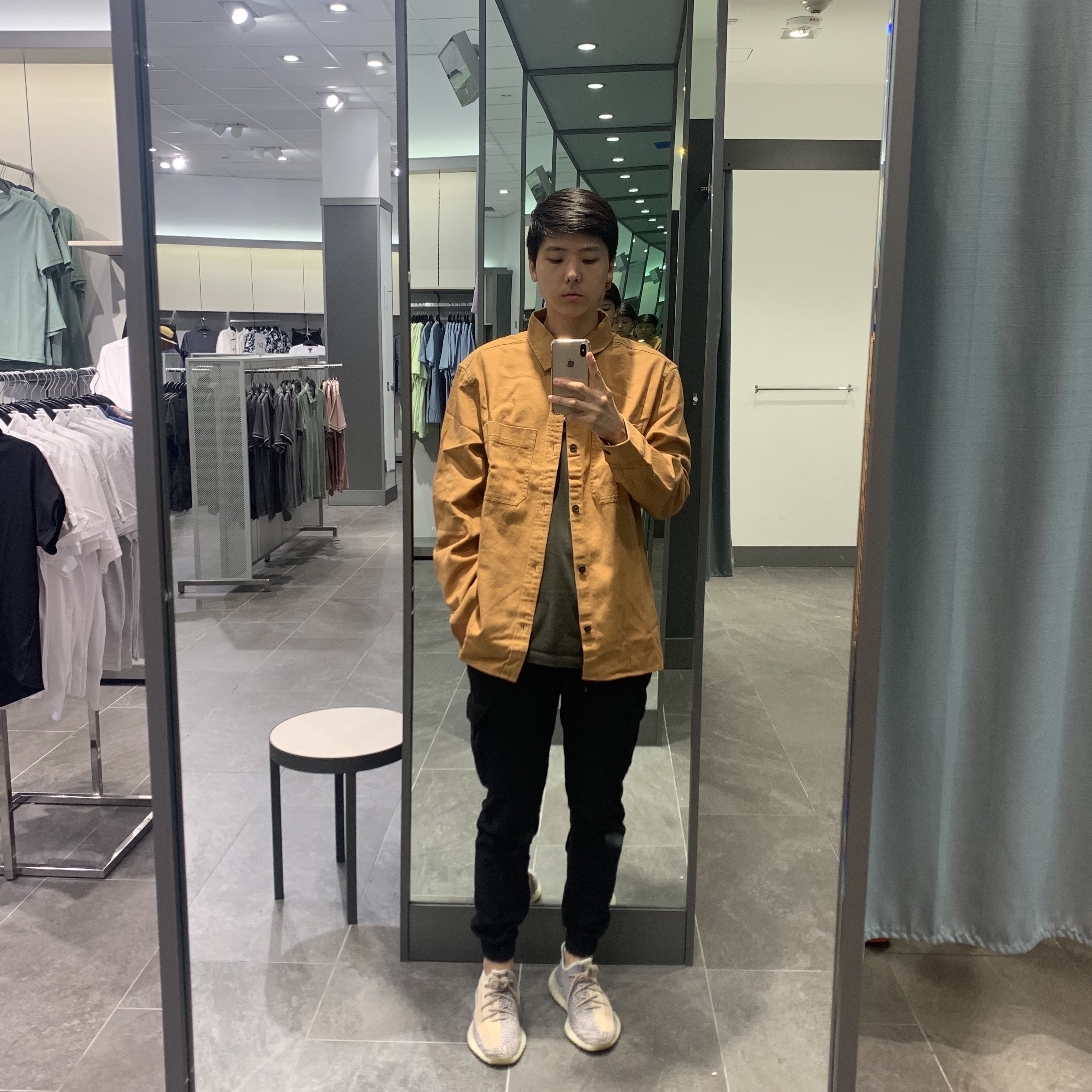 Adidas Yeezy Boost 350 V2 Ash Pearl 착용 스타일