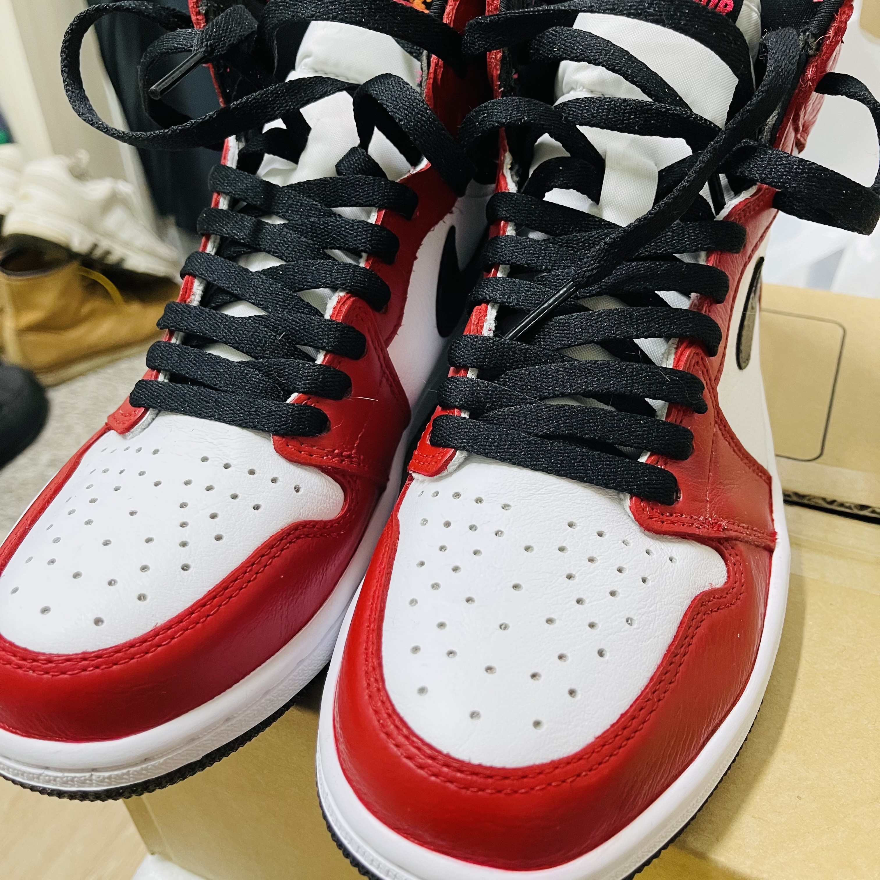 Jordan 1 Retro High OG Light Fusion Red 착용 스타일 - 2