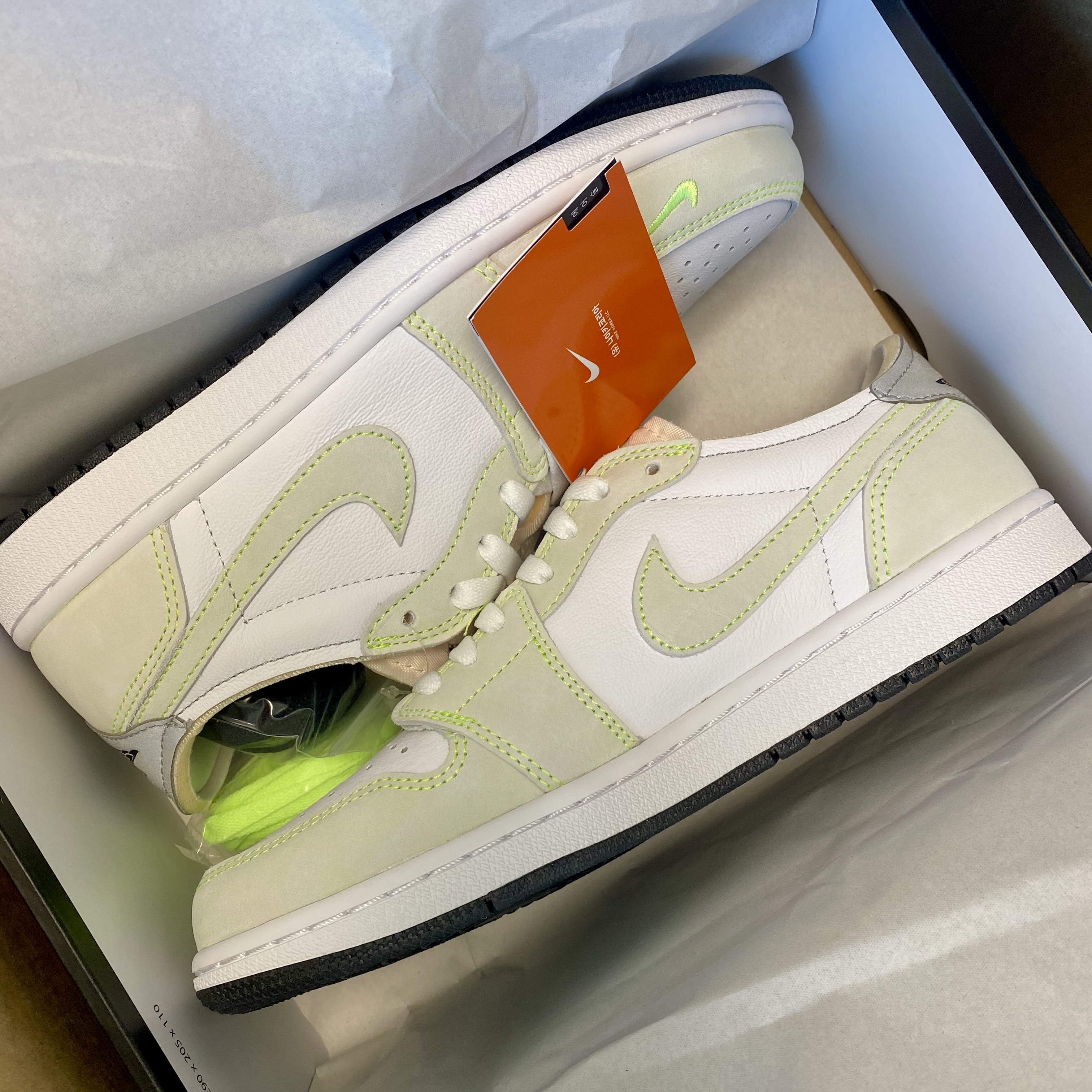 Jordan 1 Low OG Ghost Green 착용 스타일 - 2