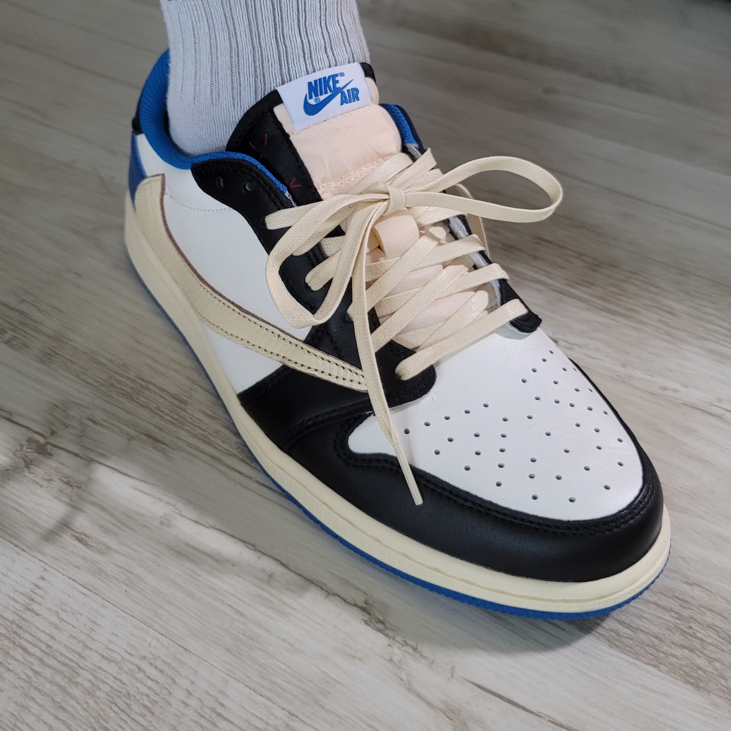 Jordan 1 x Travis Scott x Fragment Retro Low OG SP Military Blue 착용 스타일