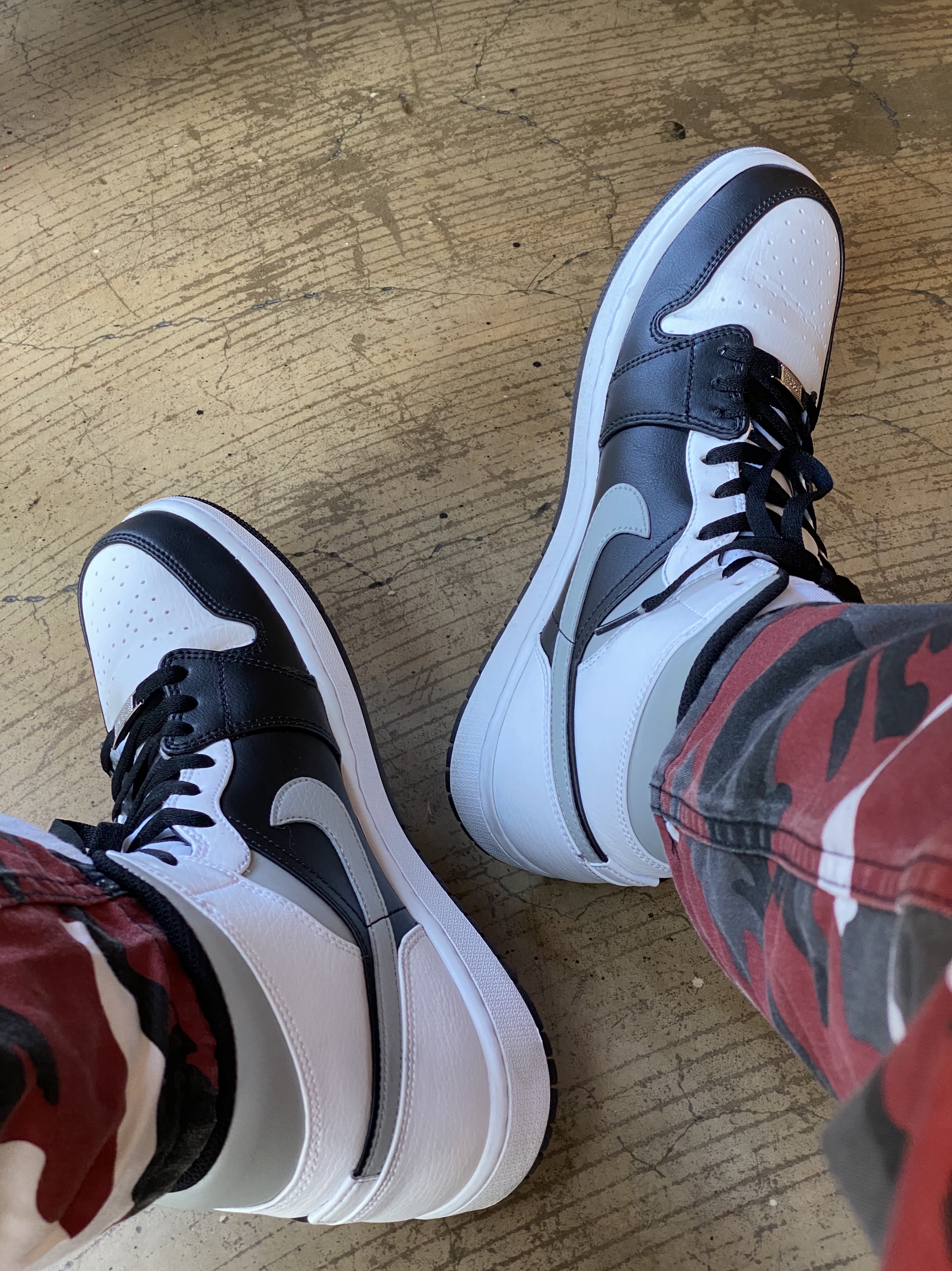 Jordan 1 Mid White Shadow 착용 스타일