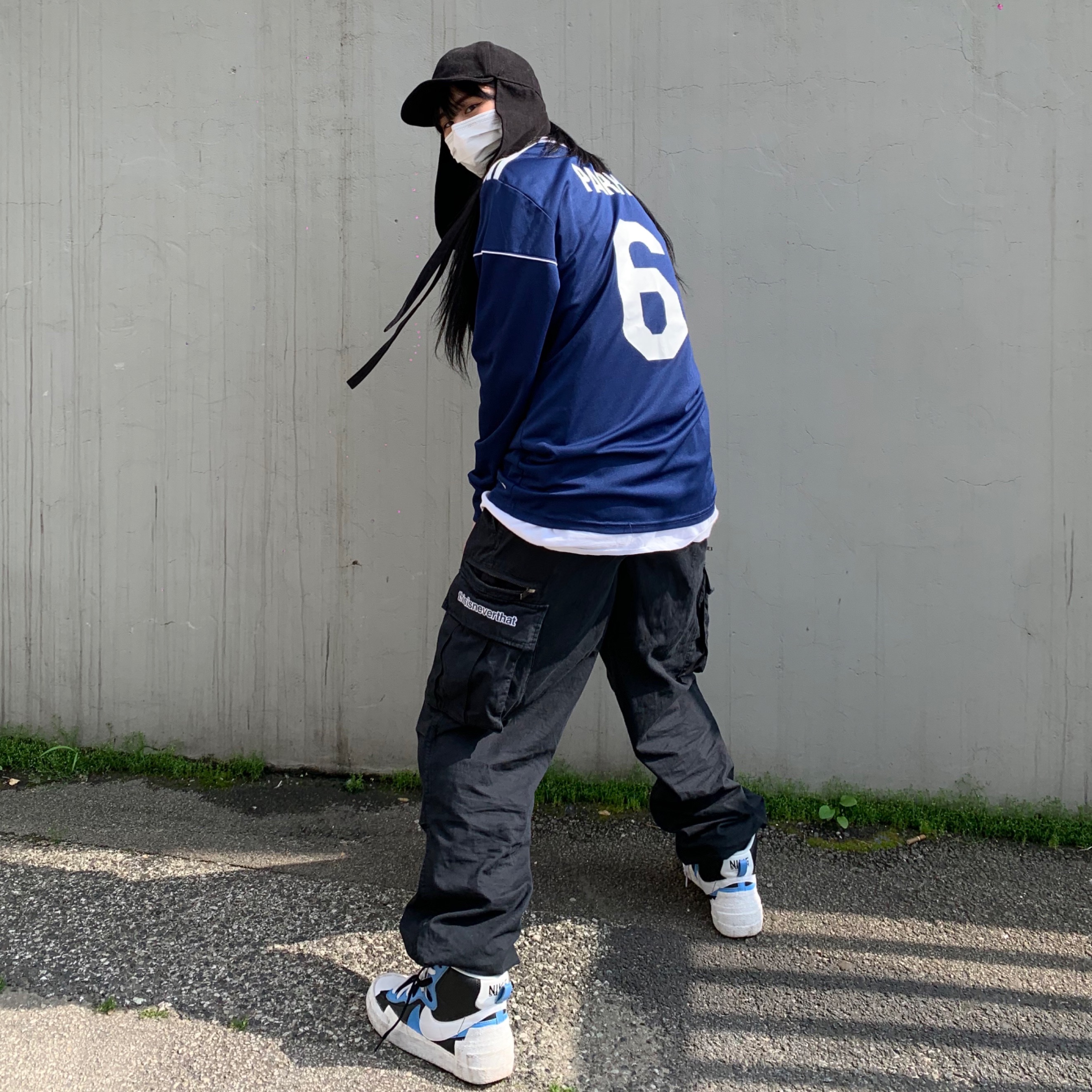 Nike x Sacai Blazer Mid White Black Legend Blue 착용 스타일 - 1