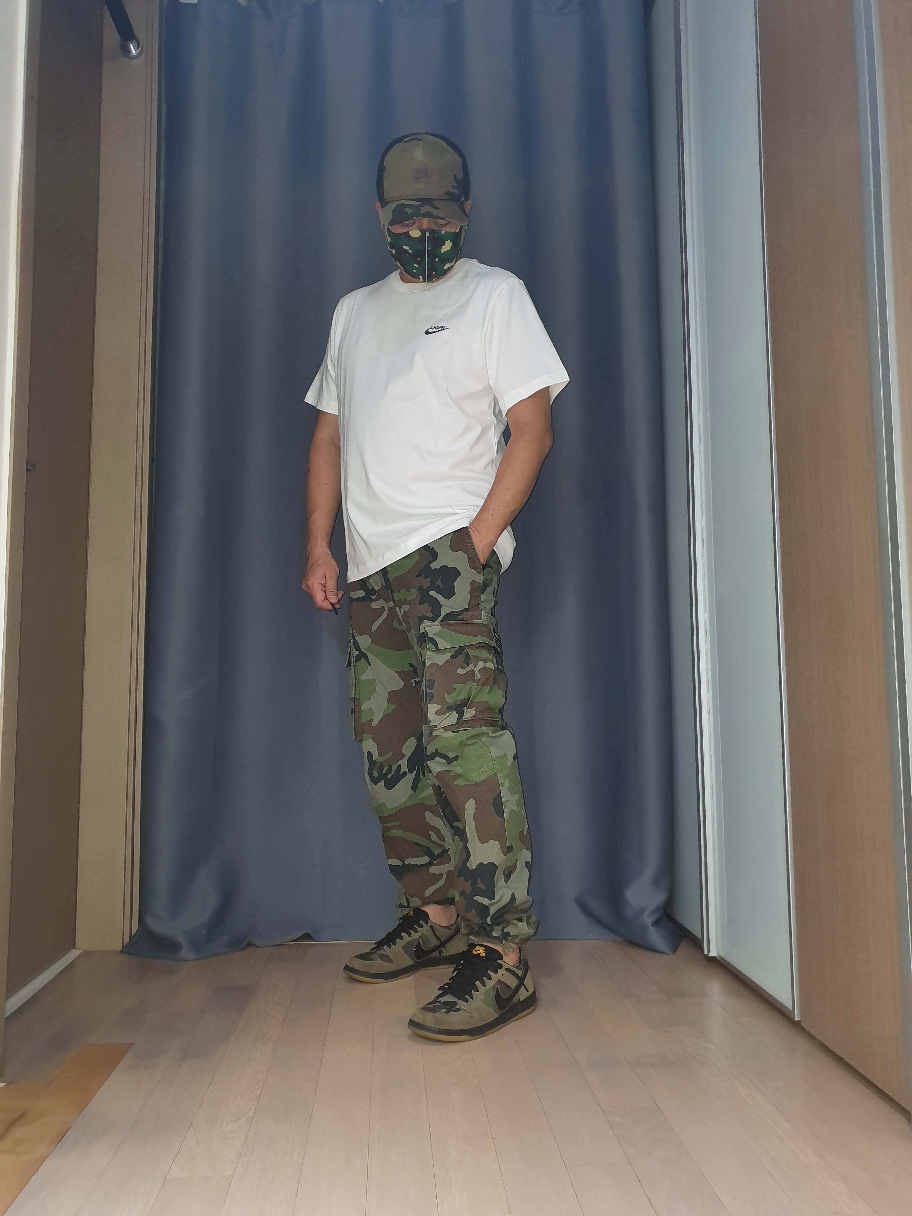 Nike Hangul T-Shirt White, Nike SB Zoom Dunk Low Pro Skate Camo 착용 스타일 - 2
