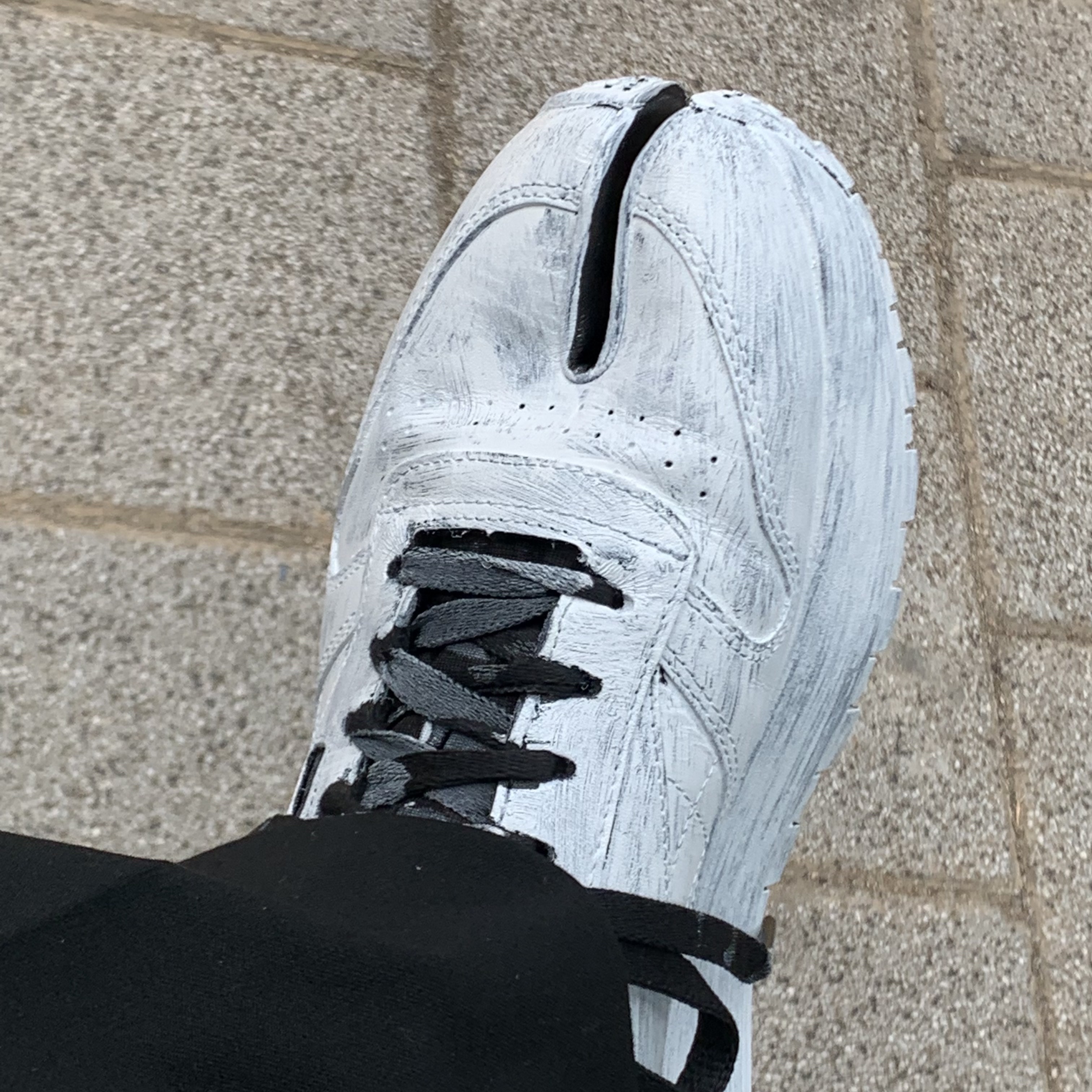 Reebok x Maison Margiela Classic Leather Tabi Shoes Bianchetto 착용 스타일