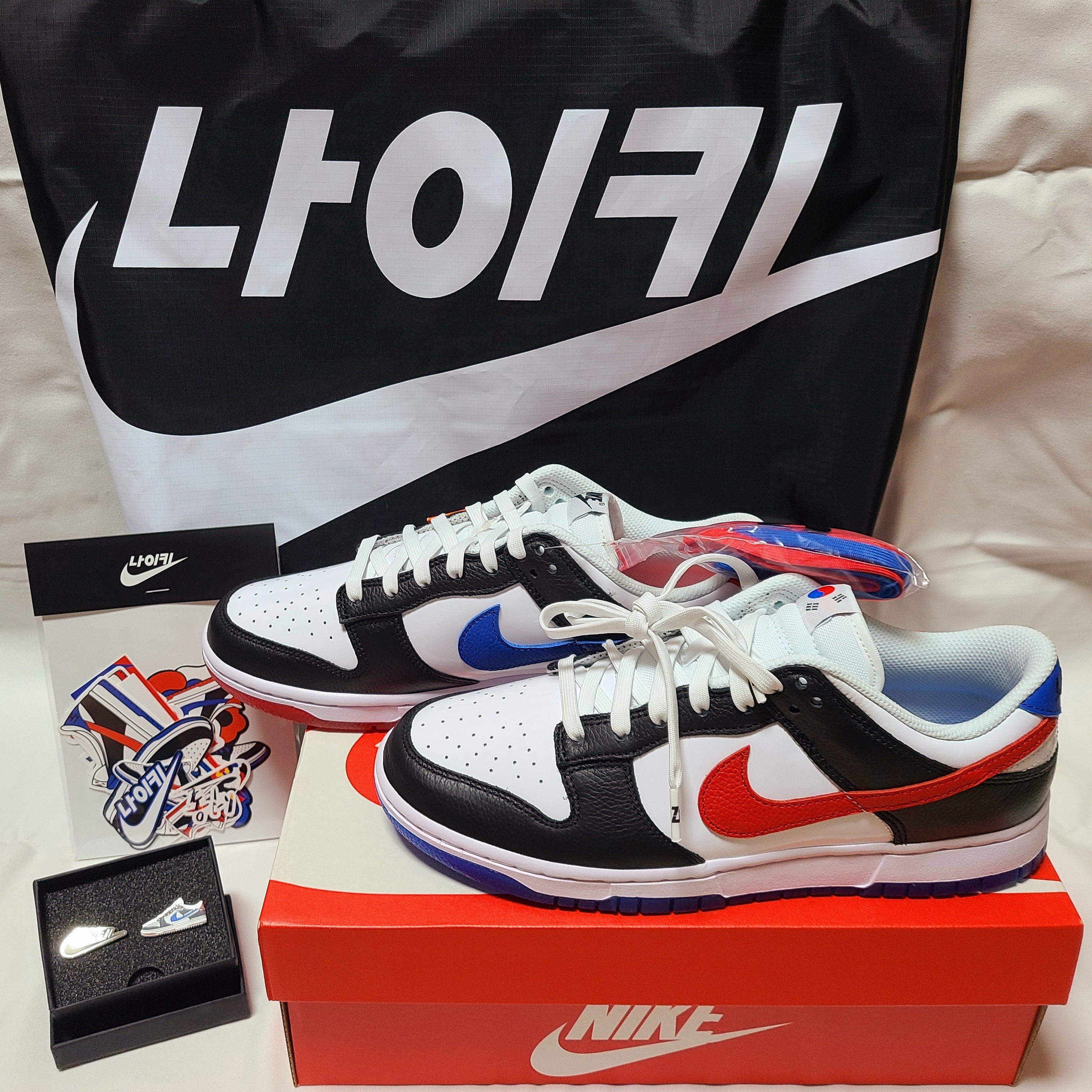 Nike Dunk Low SE Seoul (With Special Gift) 착용 스타일 - 1