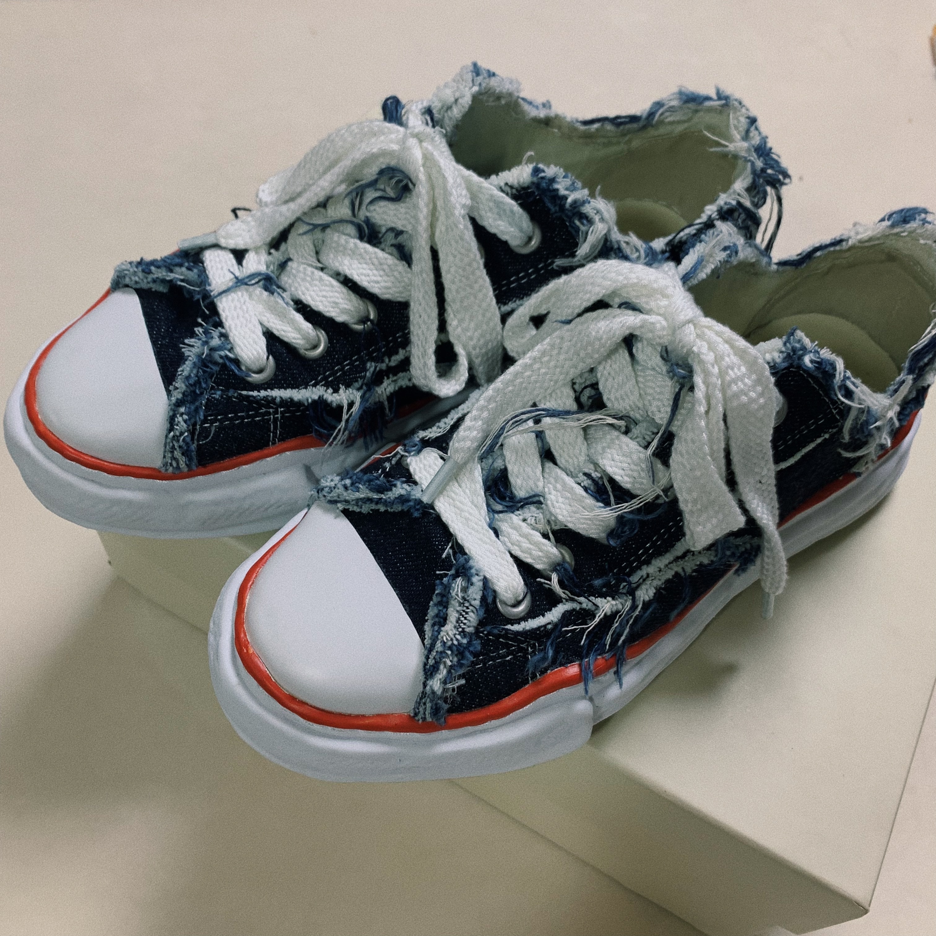 Maison Mihara Yasuhiro x Nigel Cabourn Low Cut Sneakers One Wash 12oz Denim, Nike SB Dunk Low Pro Black and Classic Green 착용 스타일 - 1