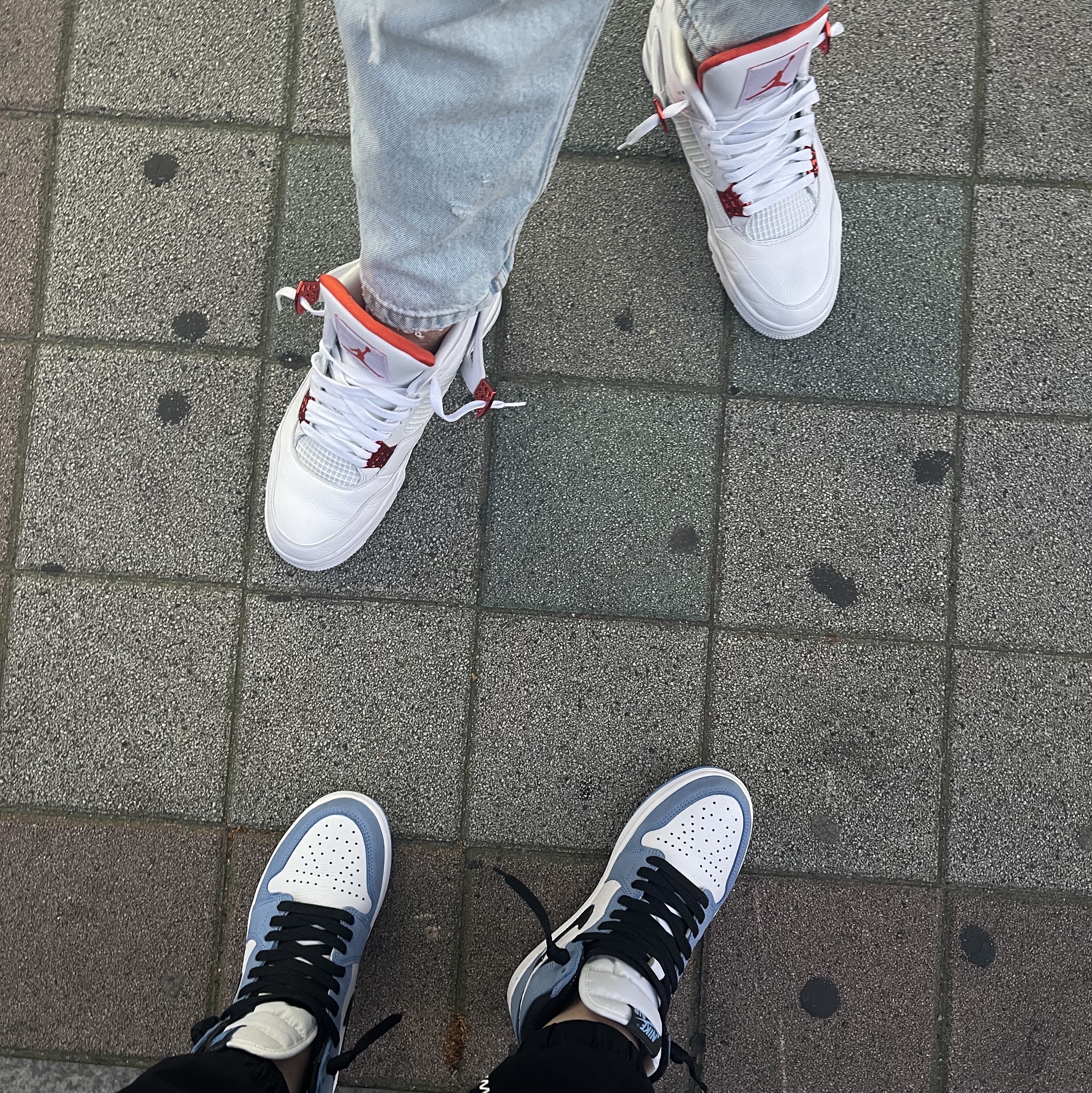 Jordan 1 Retro High OG University Blue, Jordan 4 Retro Orange Metallic 착용 스타일 - 2