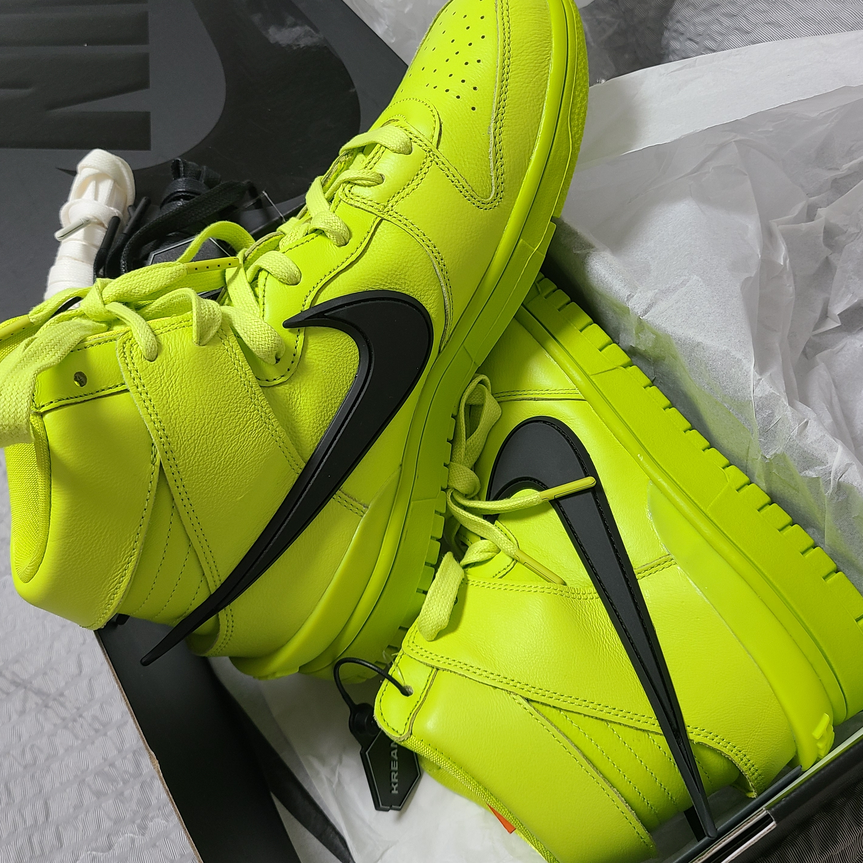 Nike x Ambush Dunk High Flash Lime 착용 스타일