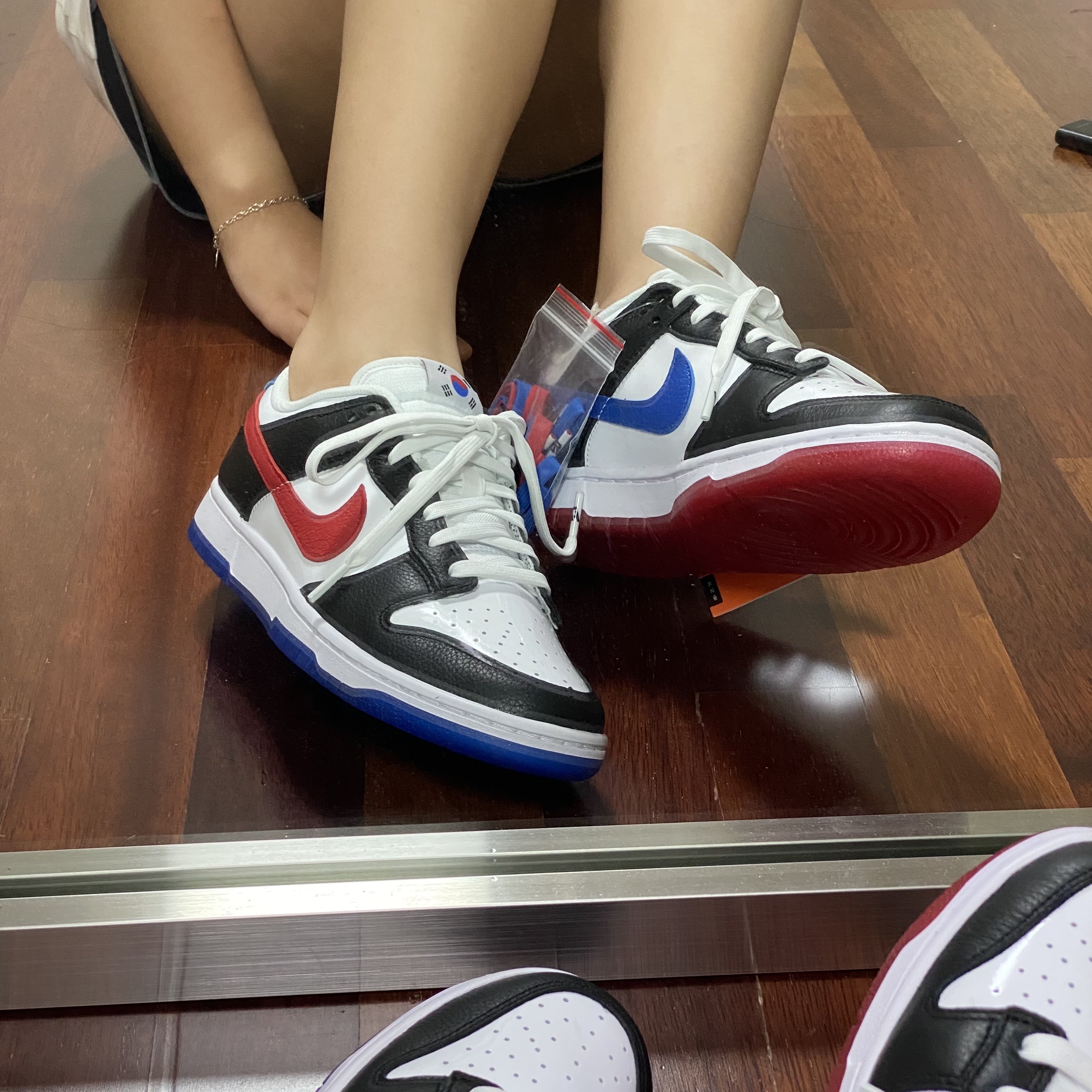 Nike Dunk Low SE Seoul 착용 스타일 - 2