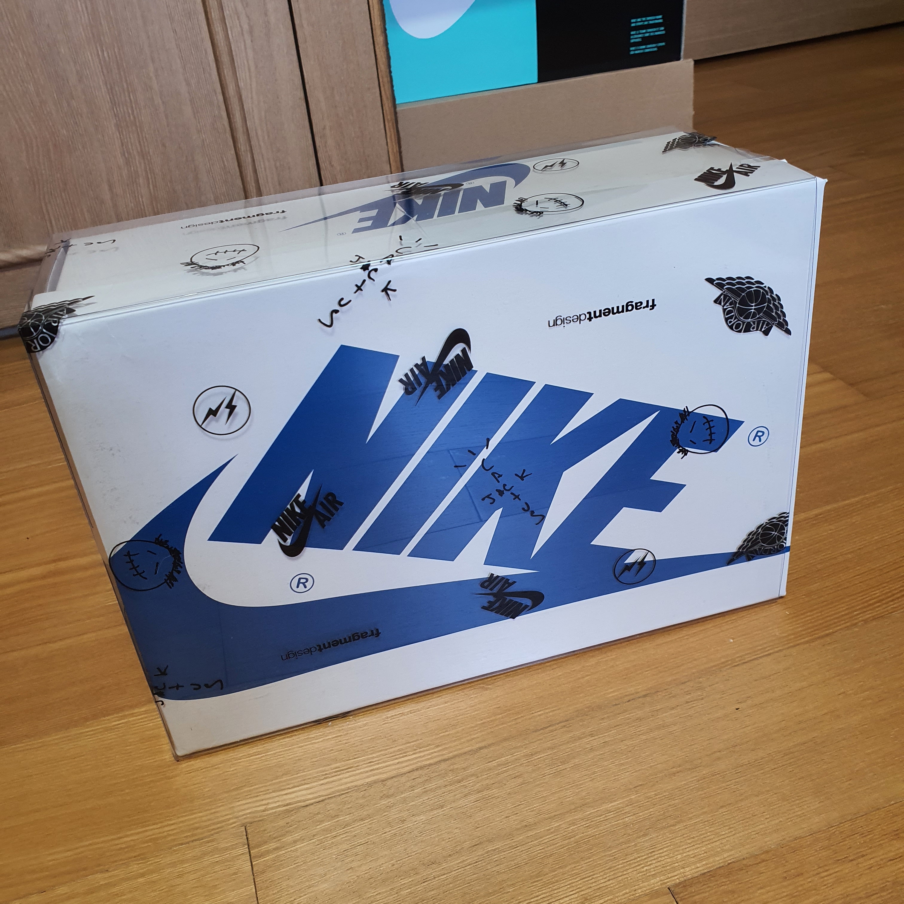 Jordan 1 x Travis Scott x Fragment Retro Low OG SP Military Blue 착용 스타일 - 1