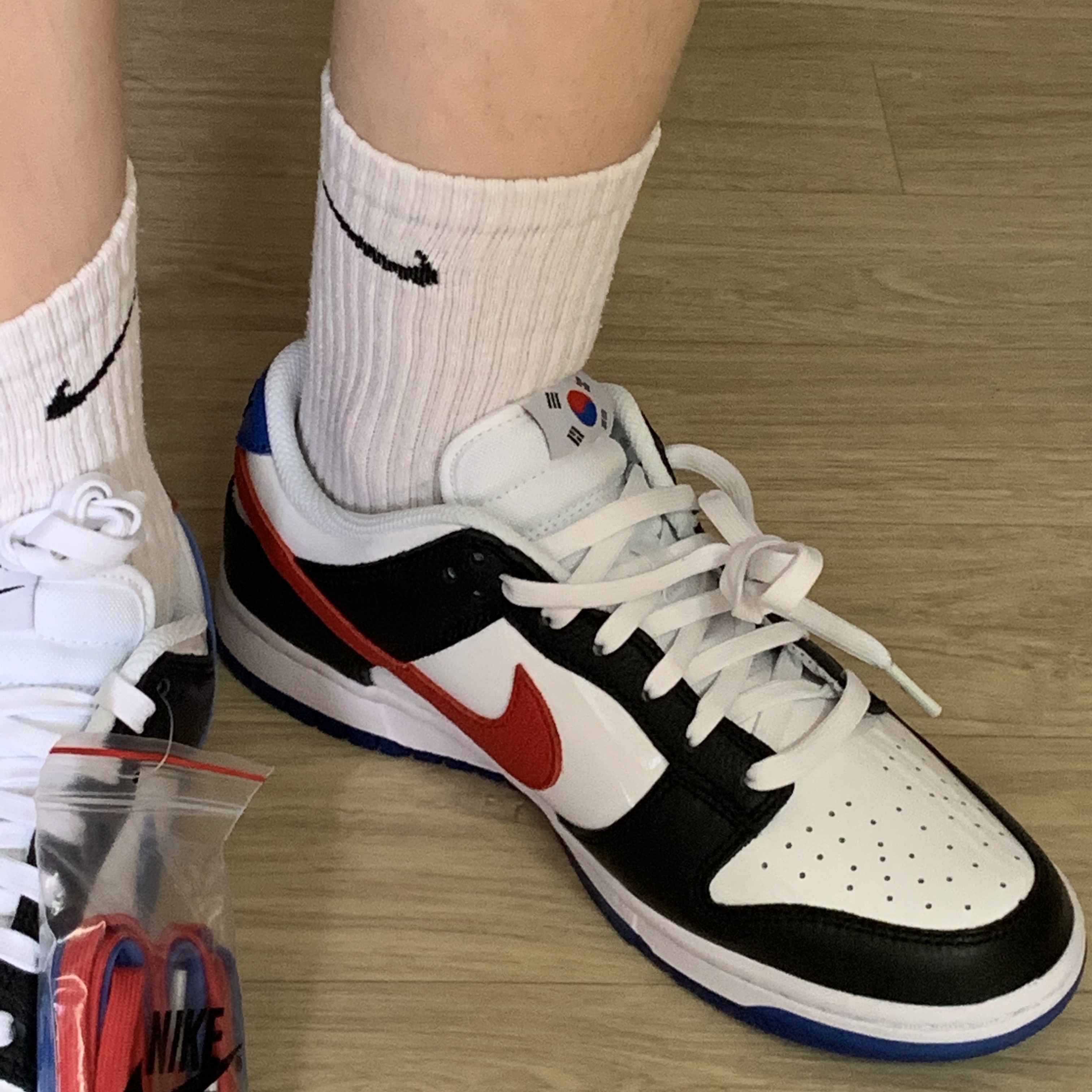 Nike Dunk Low SE Seoul 착용 스타일 - 2