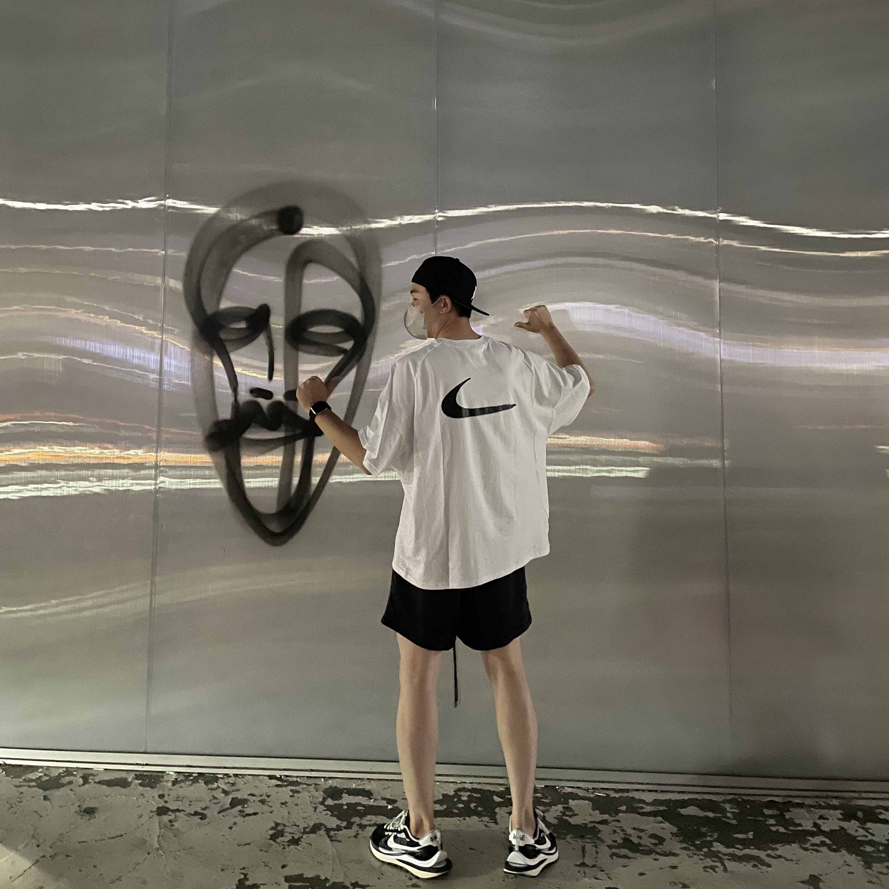 Nike x Sacai VaporWaffle Black White, Nike x Fear of God Basketball Shorts Off Noir 착용 스타일