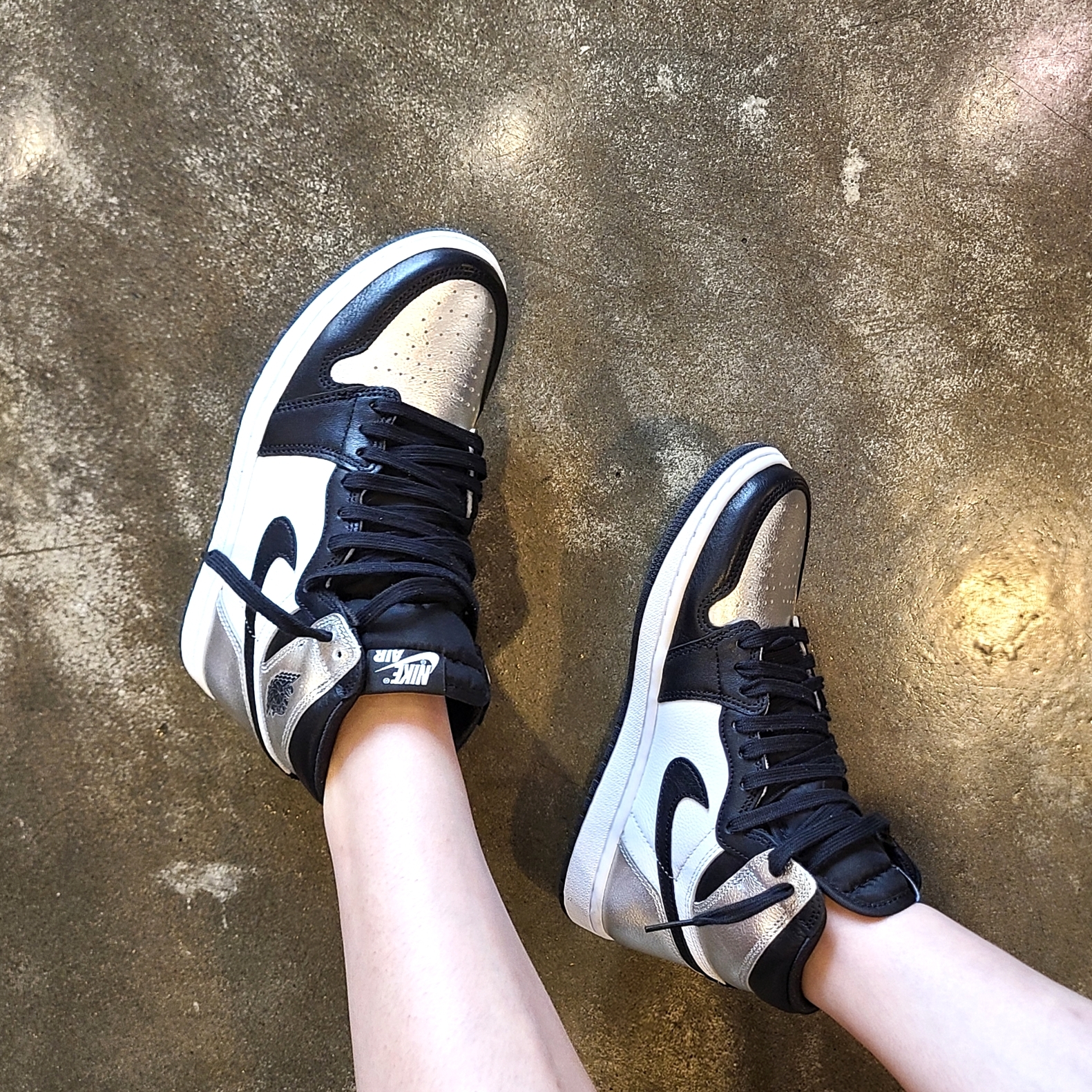(W) Jordan 1 Retro High OG Silver Toe 착용 스타일