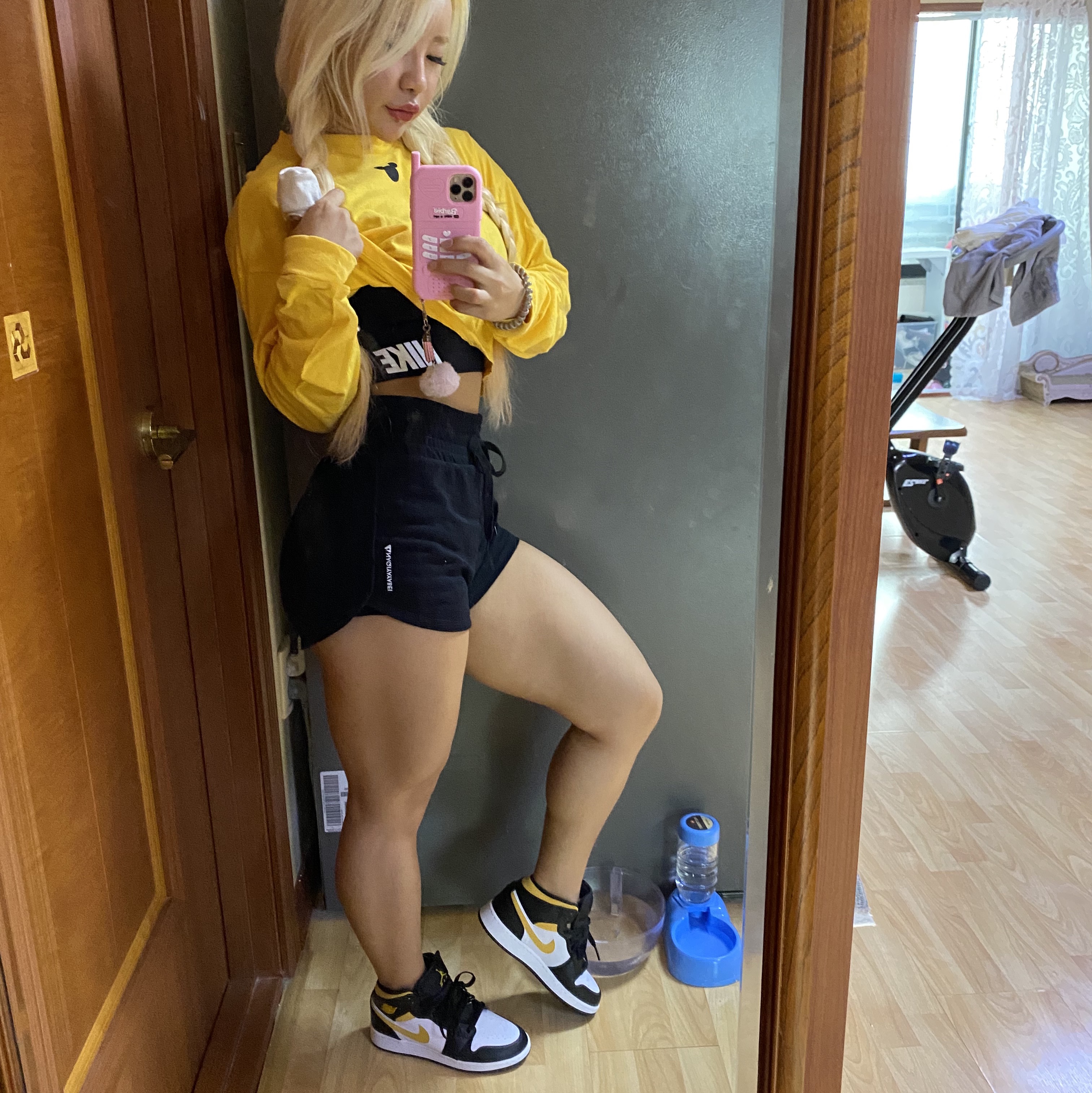 Jordan 1 Mid Pollen 착용 스타일
