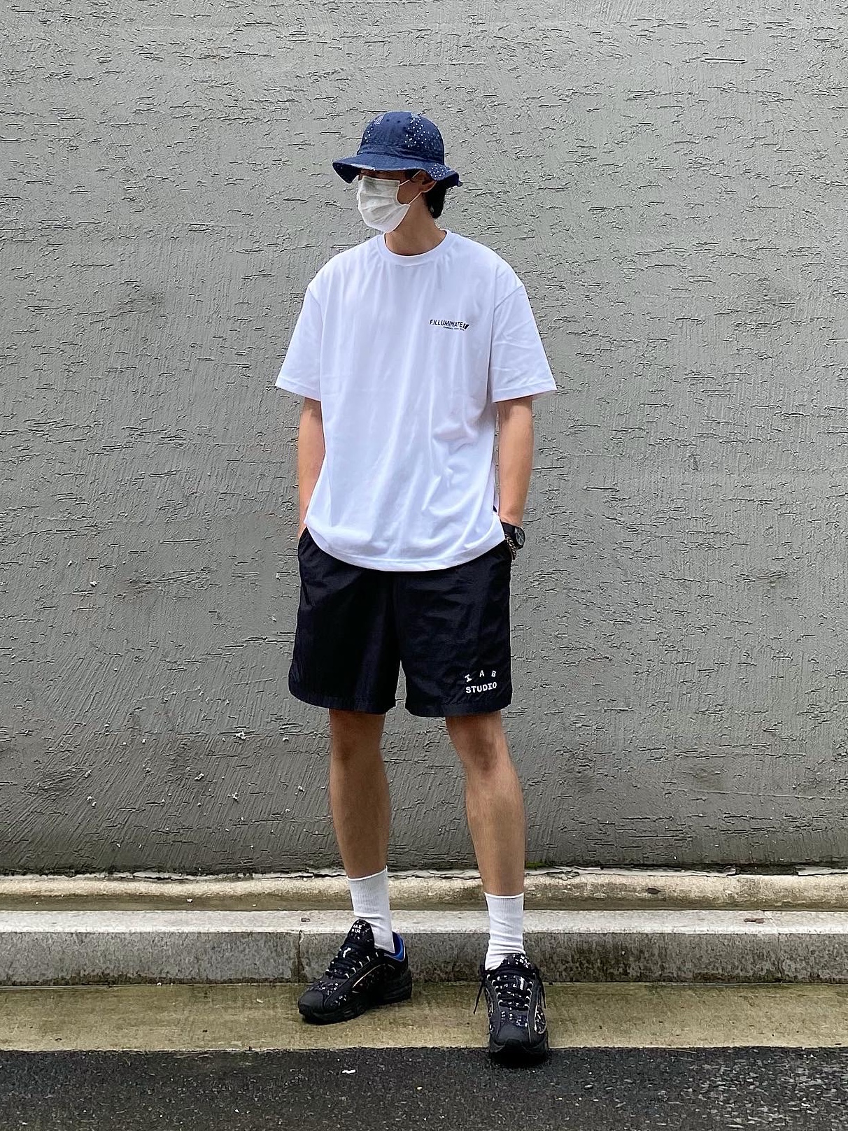 Nike x Supreme Air Max Tailwind 4 Black, IAB Studio Woven Shorts Black 착용 스타일 - 1