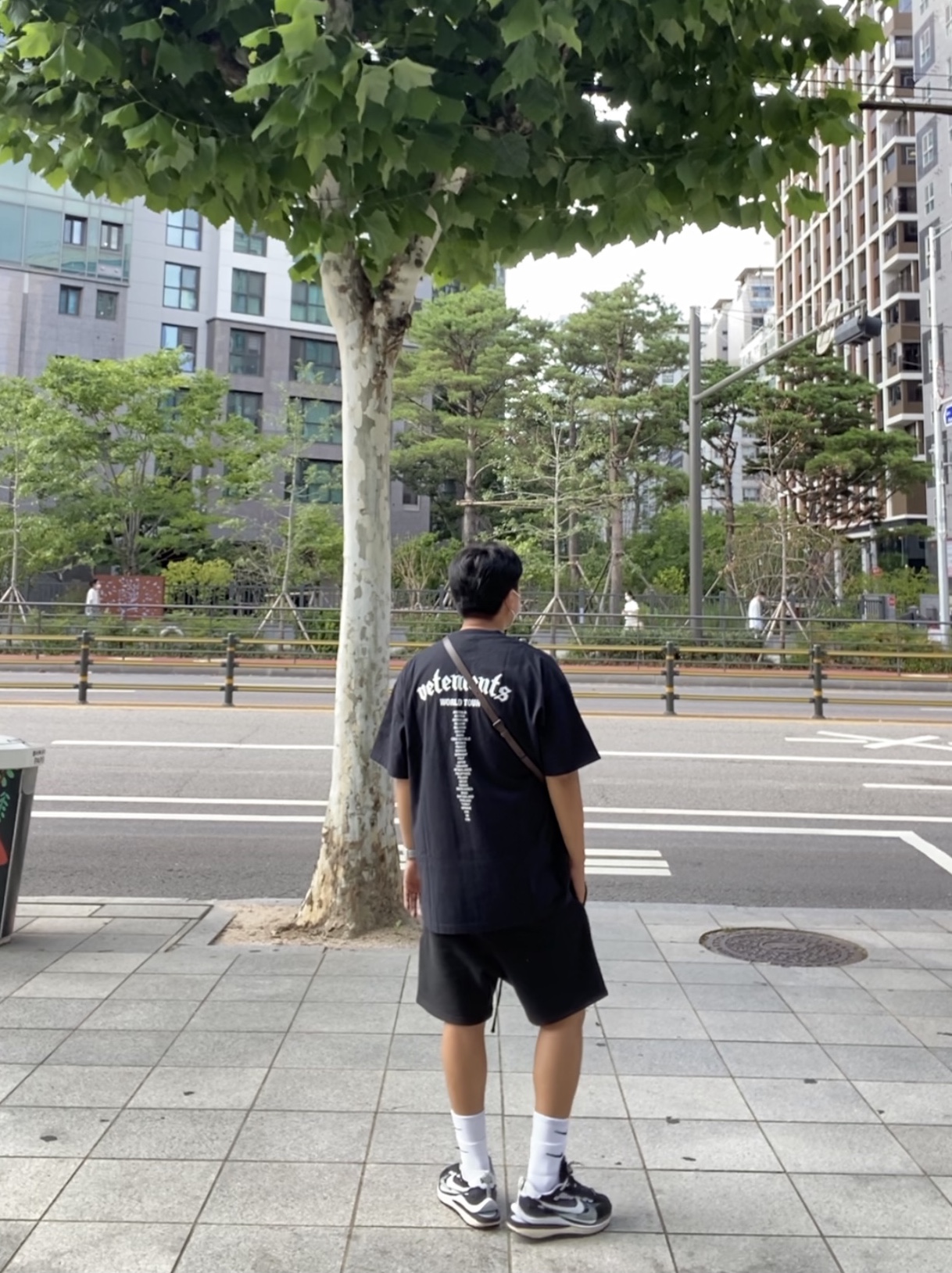 Nike x Sacai VaporWaffle Black White, Essentials Sweatshorts Black - 21SS 착용 스타일 - 2