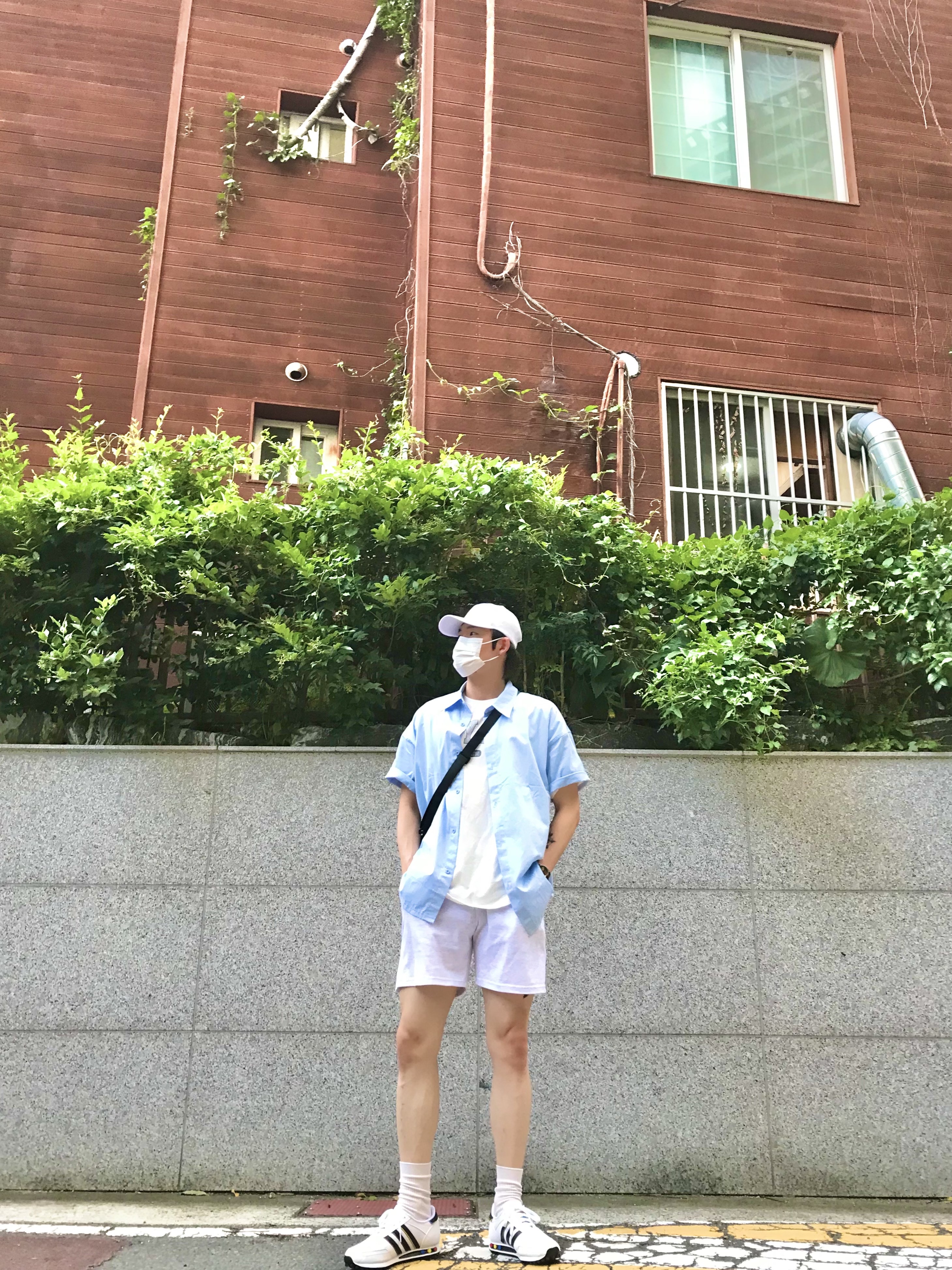 Adidas LA Trainer White Blue Red 착용 스타일 - 1