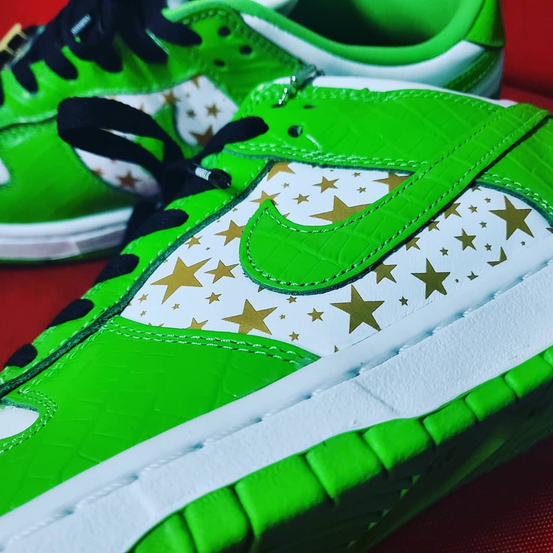 Nike x Supreme SB Dunk Low Mean Green 착용 스타일 - 4