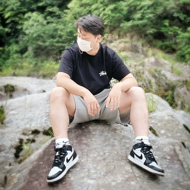 Jordan 1 Retro High OG Black White 2014, Stussy Big Link T-Shirt Black 착용 스타일