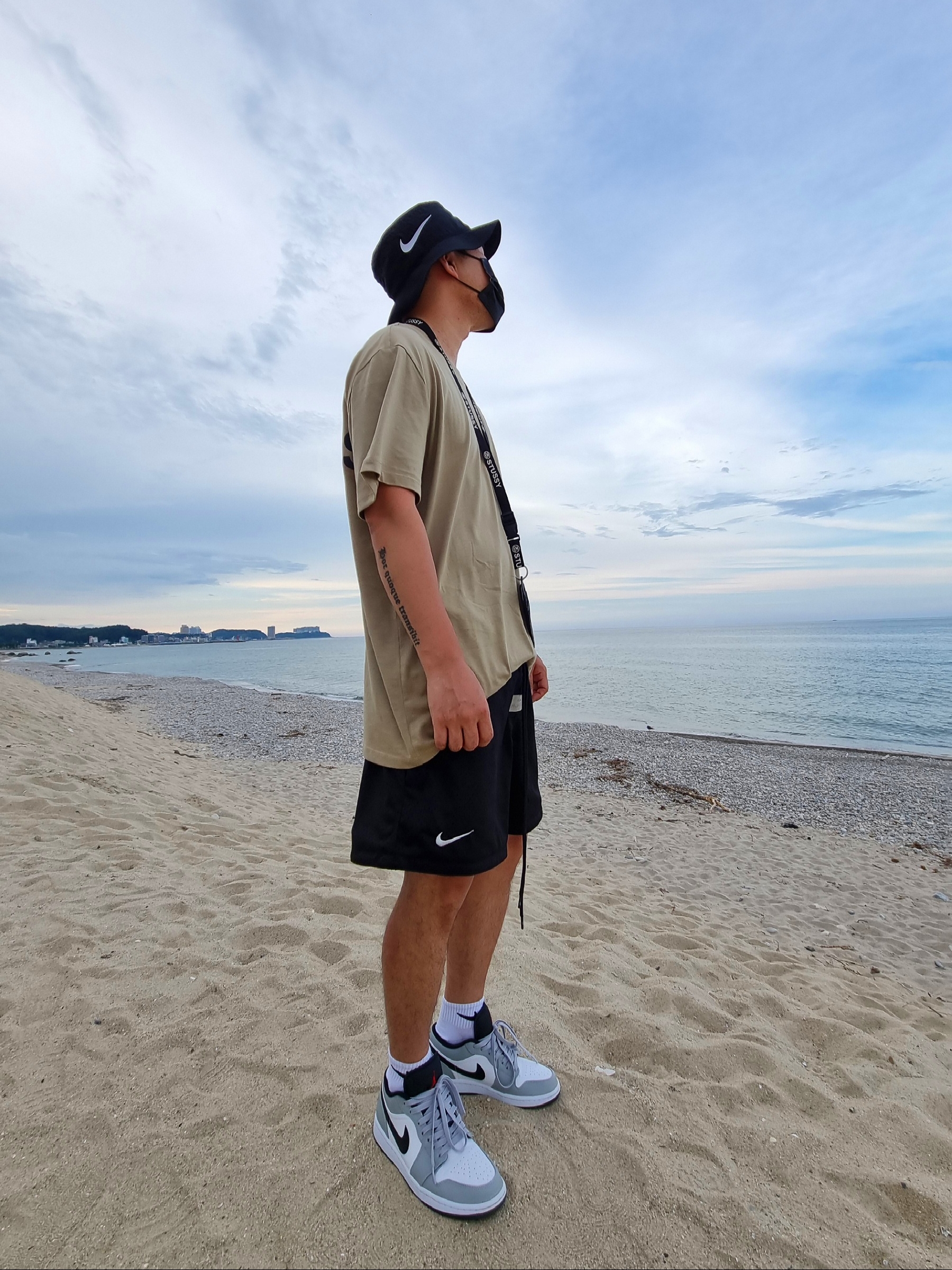 Jordan 1 Low Light Smoke Grey, Nike x Fear of God Basketball Shorts Off Noir 착용 스타일