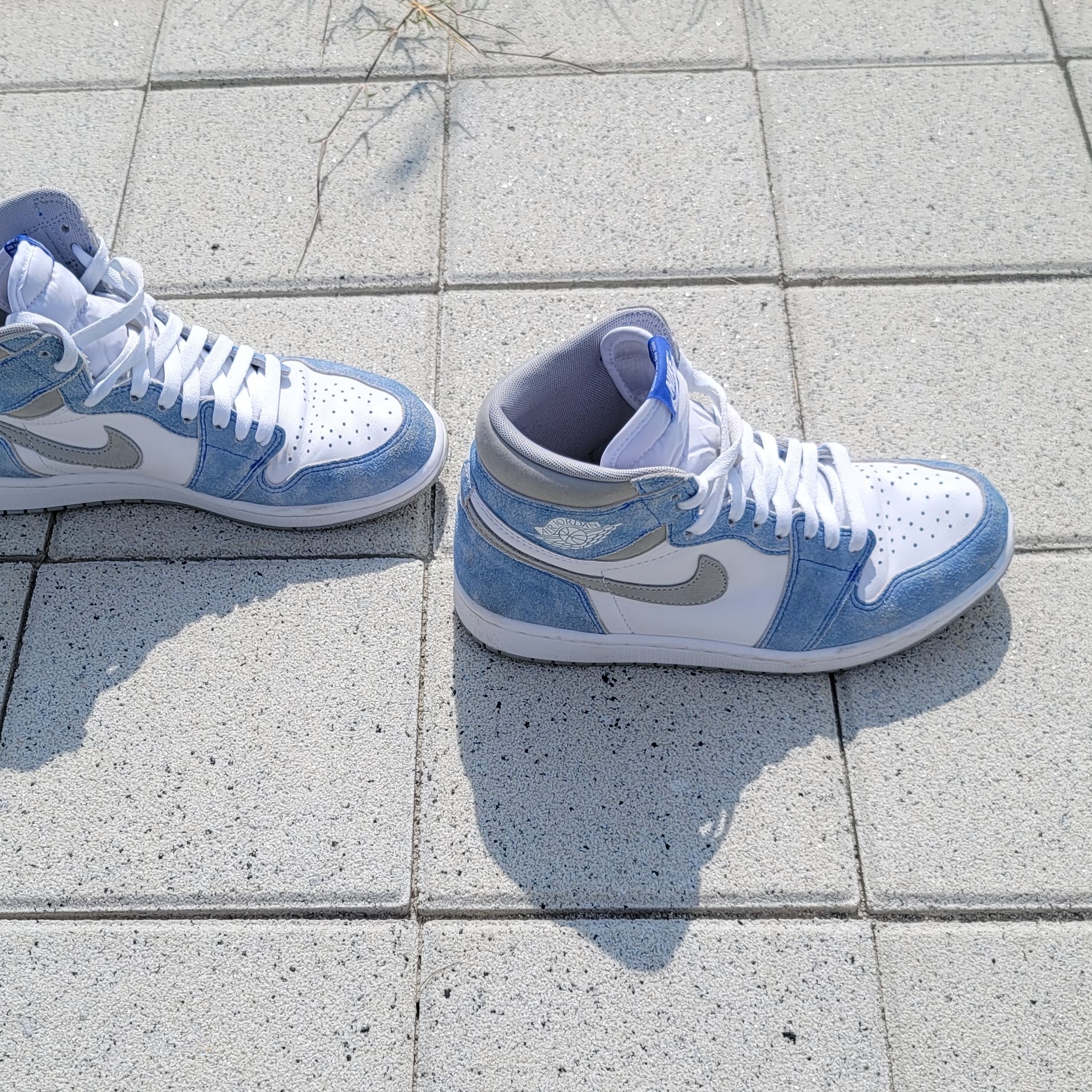 Jordan 1 Retro High OG Hyper Royal 착용 스타일 - 3