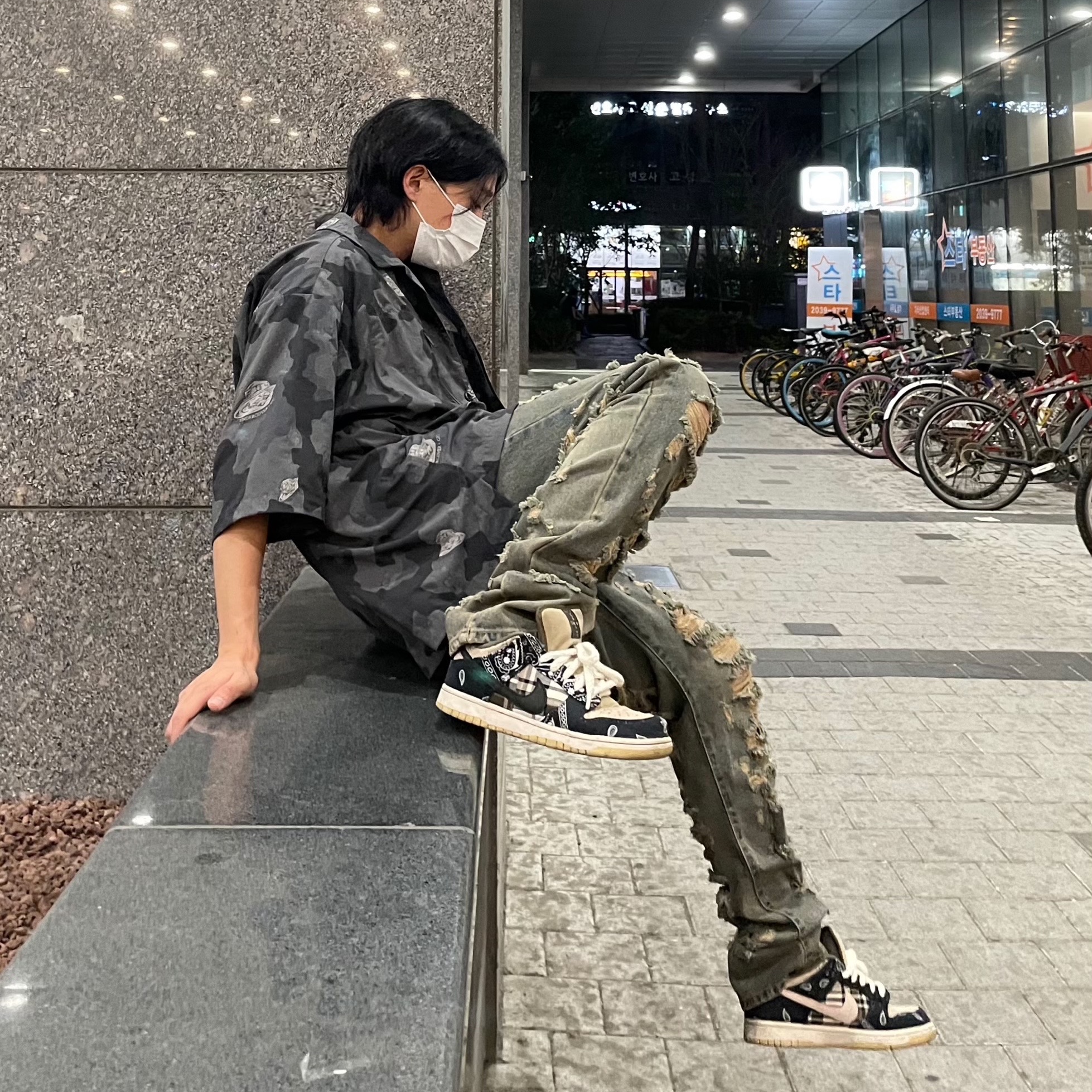 Nike x Travis Scott SB Dunk Low 착용 스타일 - 3