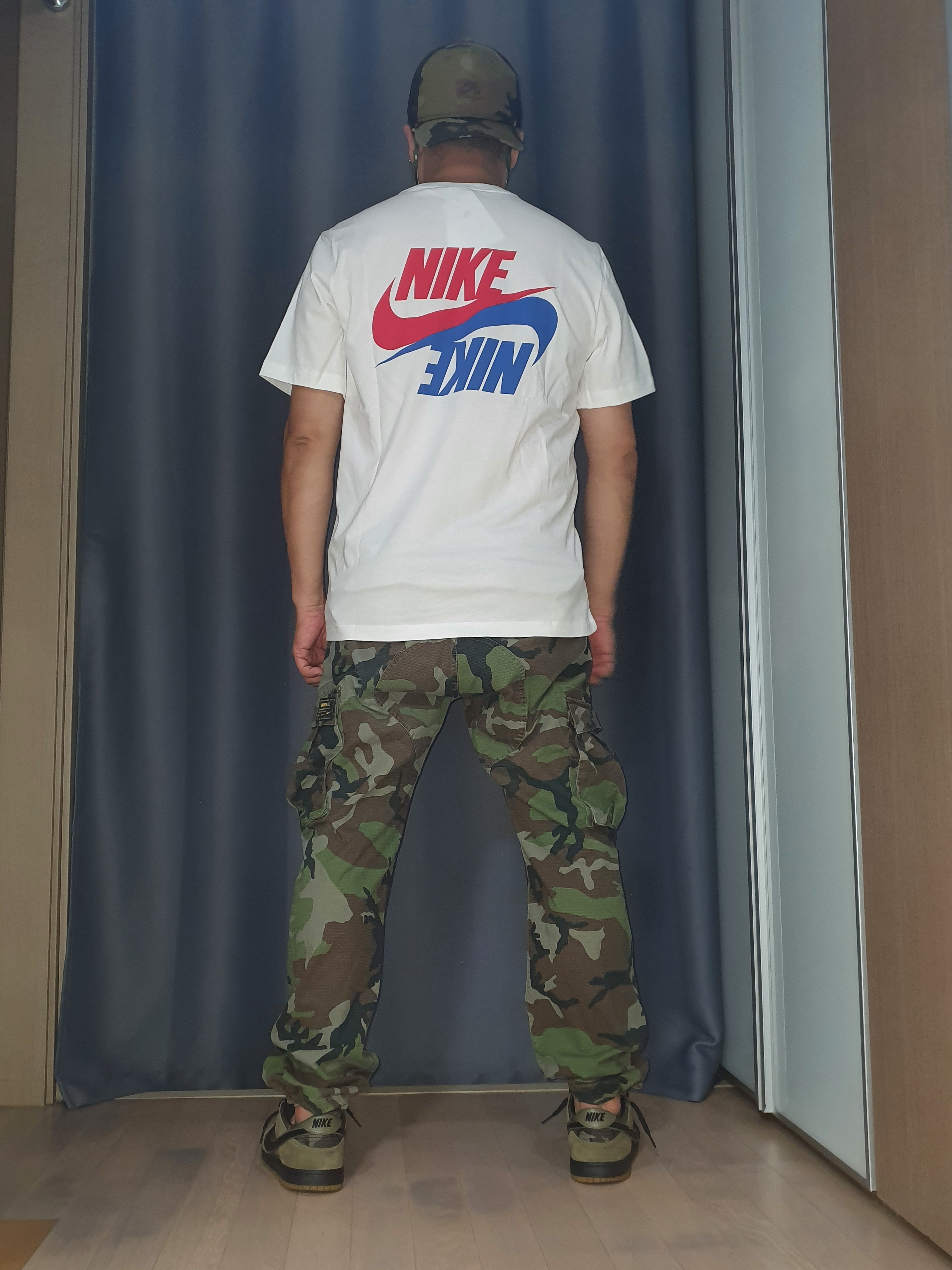 Nike Hangul T-Shirt White, Nike SB Zoom Dunk Low Pro Skate Camo 착용 스타일 - 1