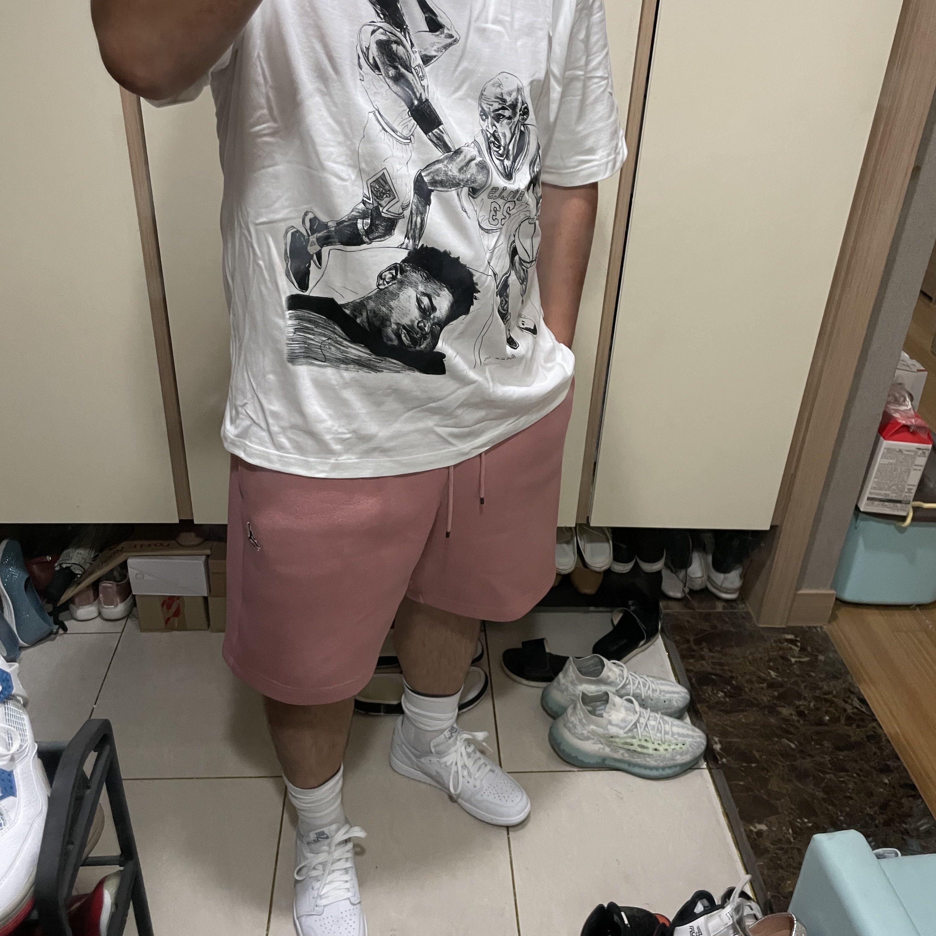Jordan x Off-White S/S T-Shirt White - US/EU, Jordan x Union Leisure Shorts Rust Pink 착용 스타일