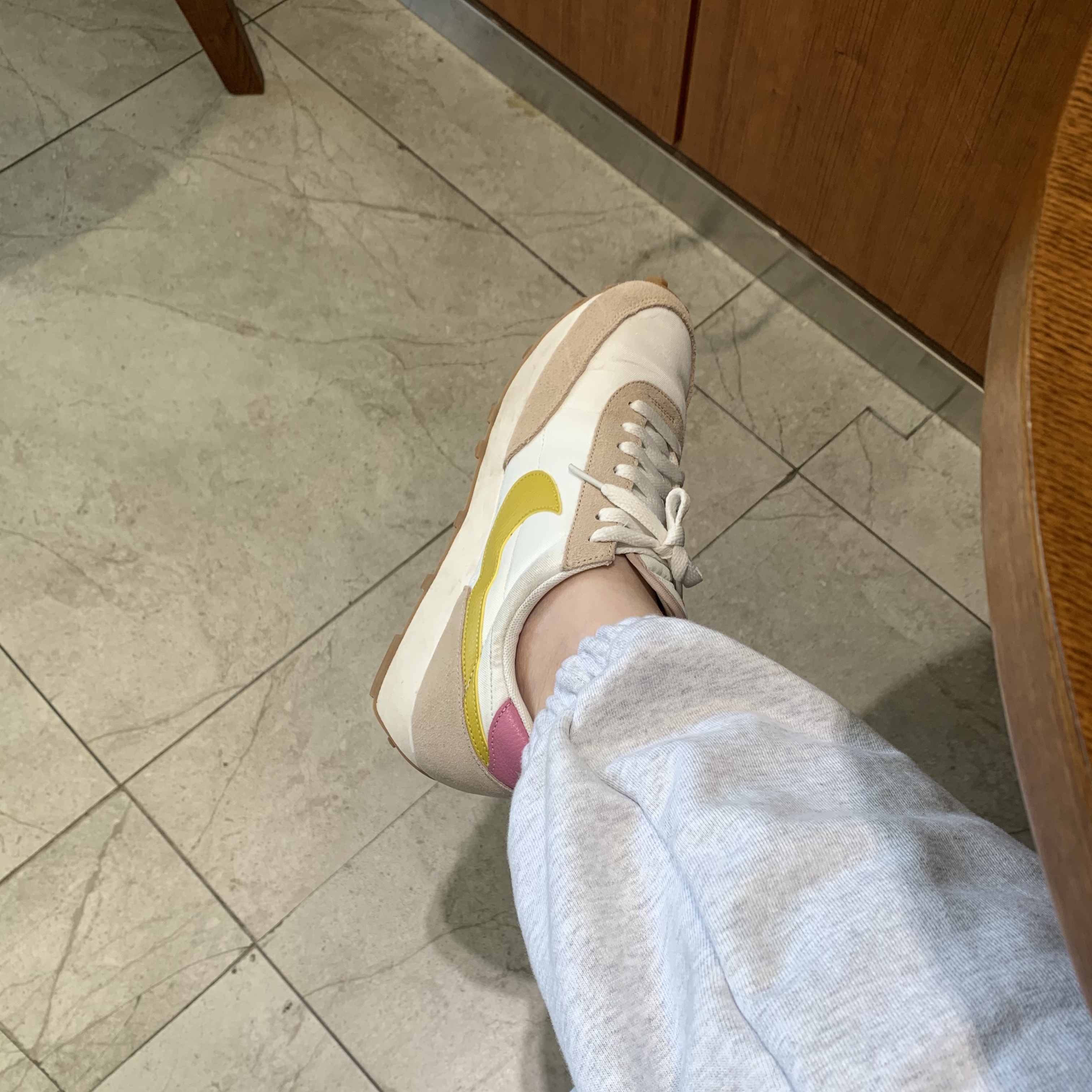 (W) Nike Daybreak Fossil Stone Summit White 착용 스타일 - 1
