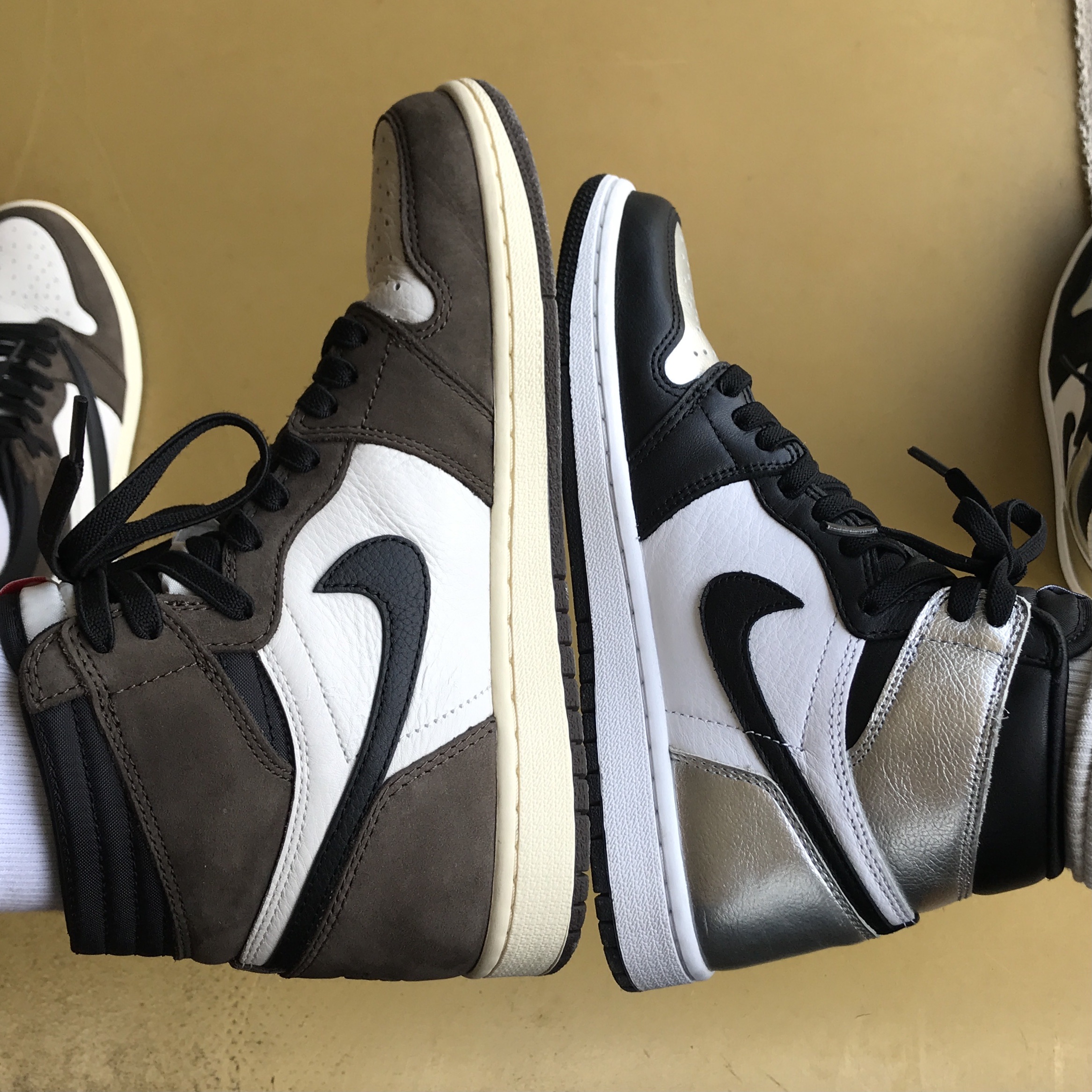 Jordan 1 x Travis Scott Retro High OG SP Mocha, (W) Jordan 1 Retro High OG Silver Toe 착용 스타일
