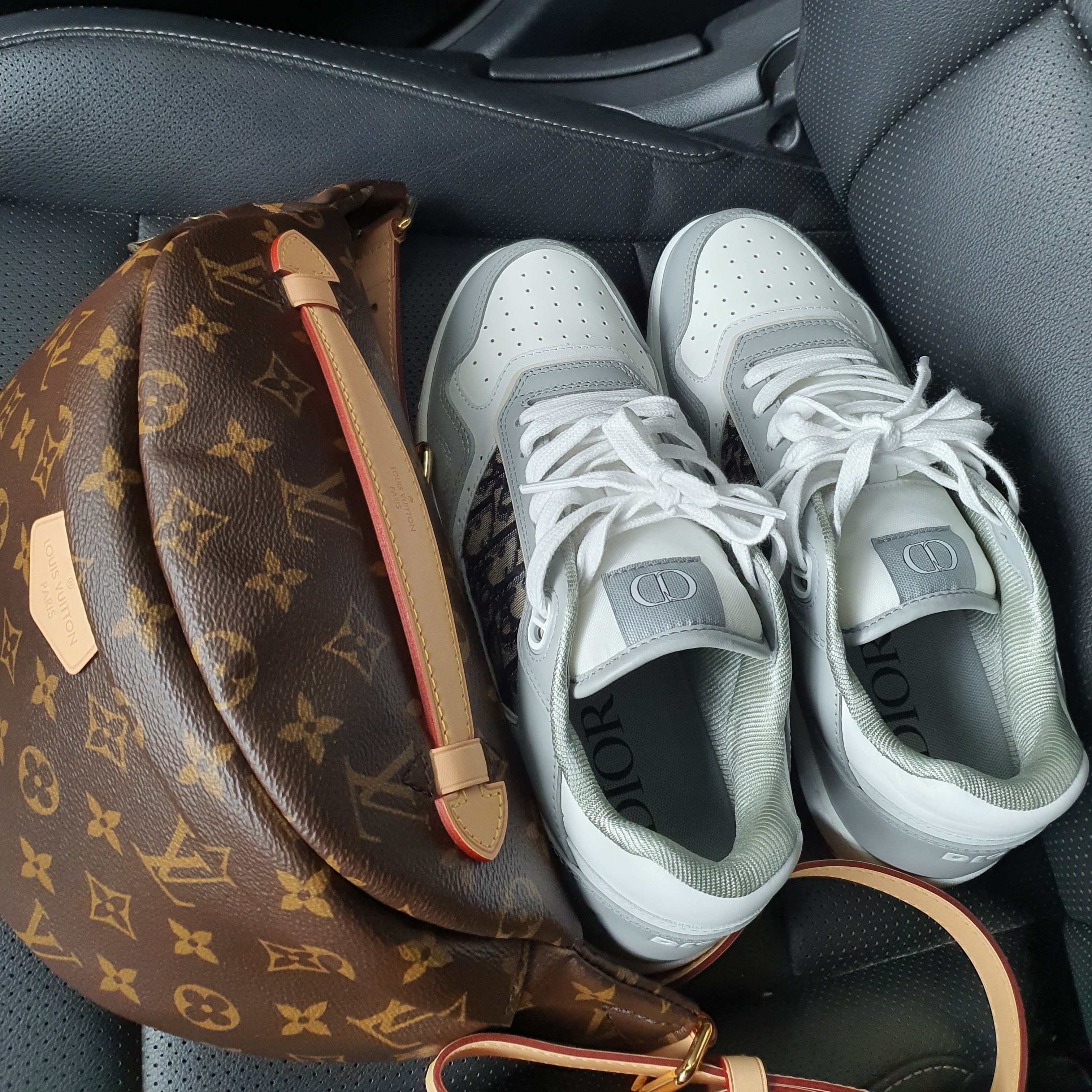 Dior B27 Low-Top Sneakers Gray 착용 스타일
