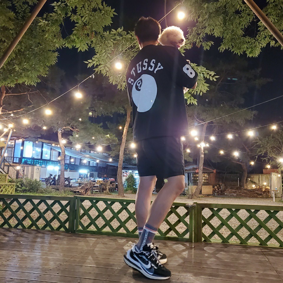 Nike x Off-White NRG Socks Grey Total Crimson, Stussy Mesh Football Jersey Black 착용 스타일