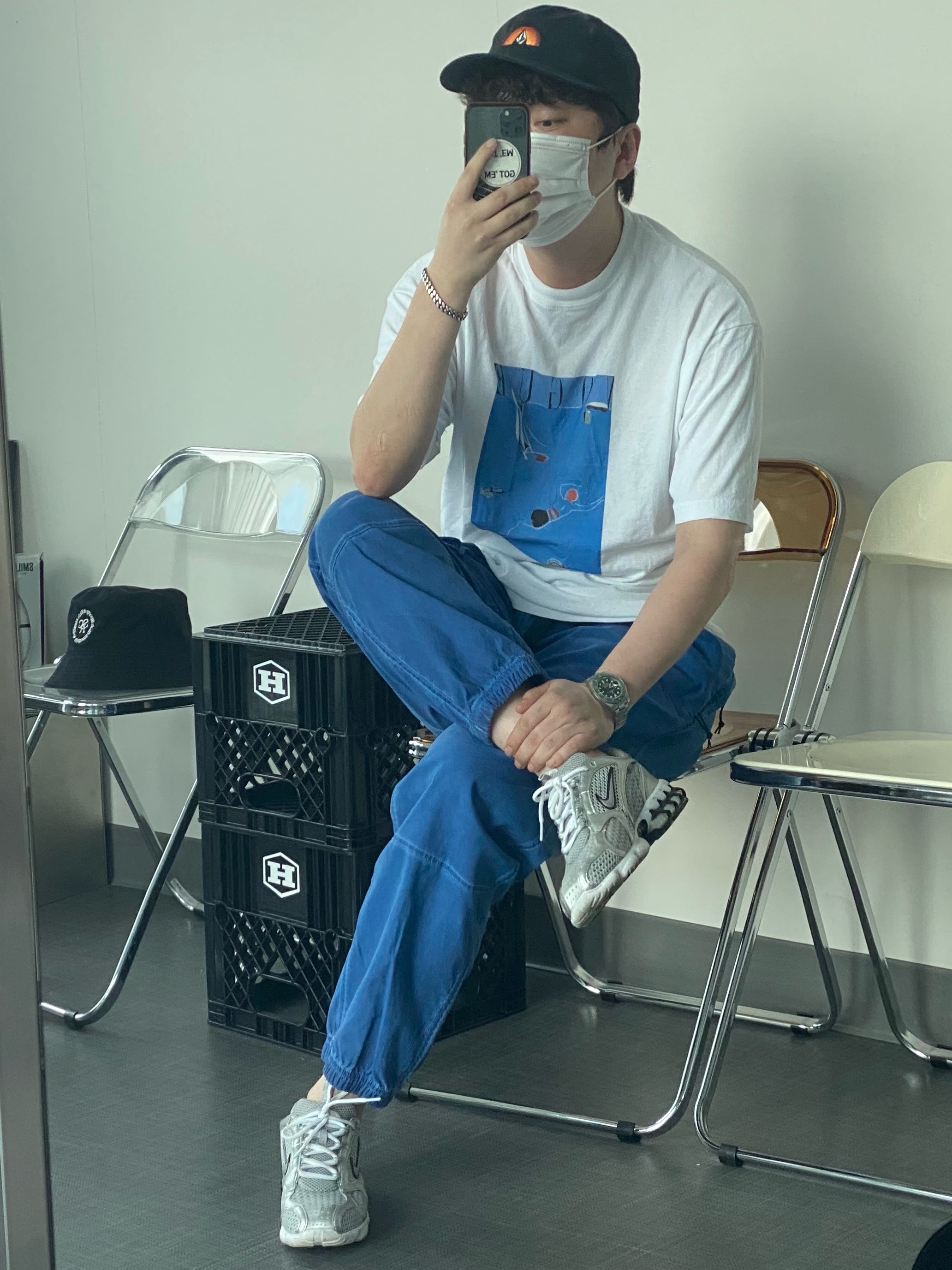 Nike Air Zoom Spiridon Cage 2 Metallic Silver, Nike ACG Watchman Peak Pants Blue Void - Asia 착용 스타일