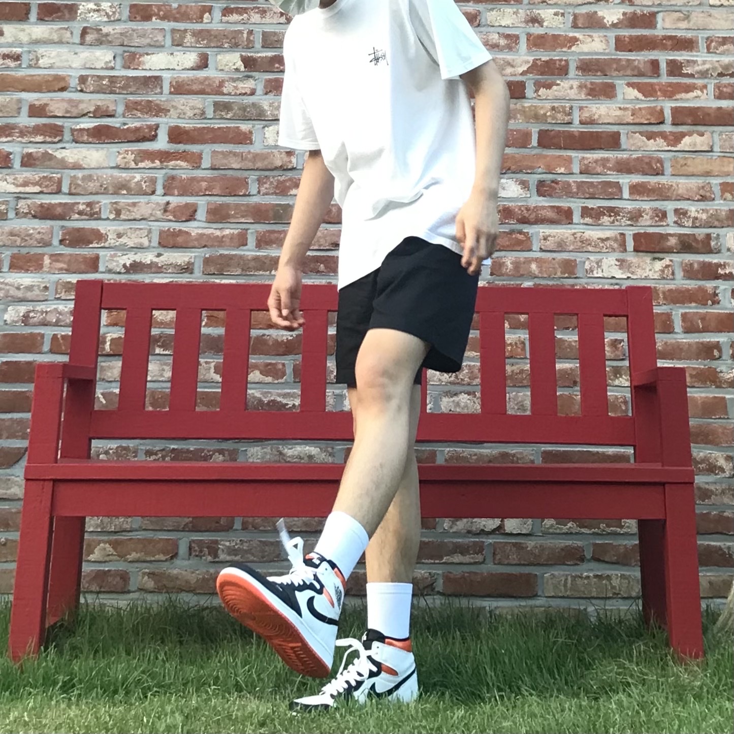 Jordan 1 Retro High OG Electro Orange, Stussy Basic Stussy T-Shirt White 2021 착용 스타일